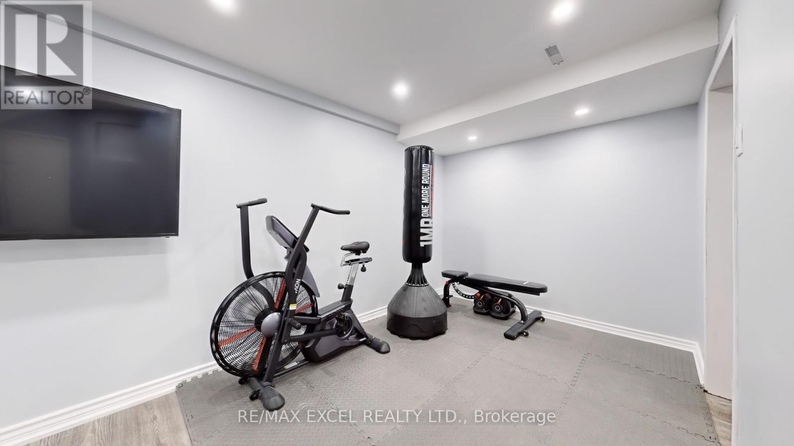 












73 MCCABE CRESCENT

,
Vaughan (Lakeview Estates),




Ontario
L4J2S6

