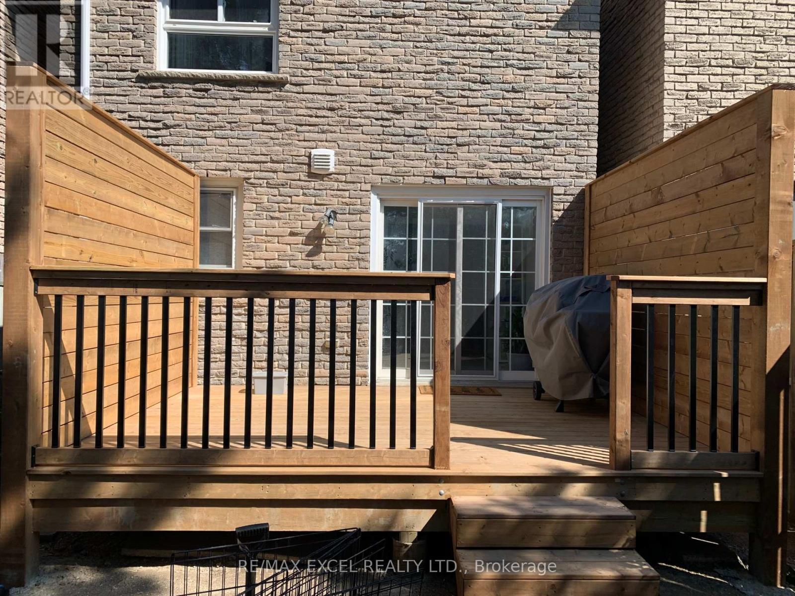 












73 MCCABE CRESCENT

,
Vaughan (Lakeview Estates),




Ontario
L4J2S6

