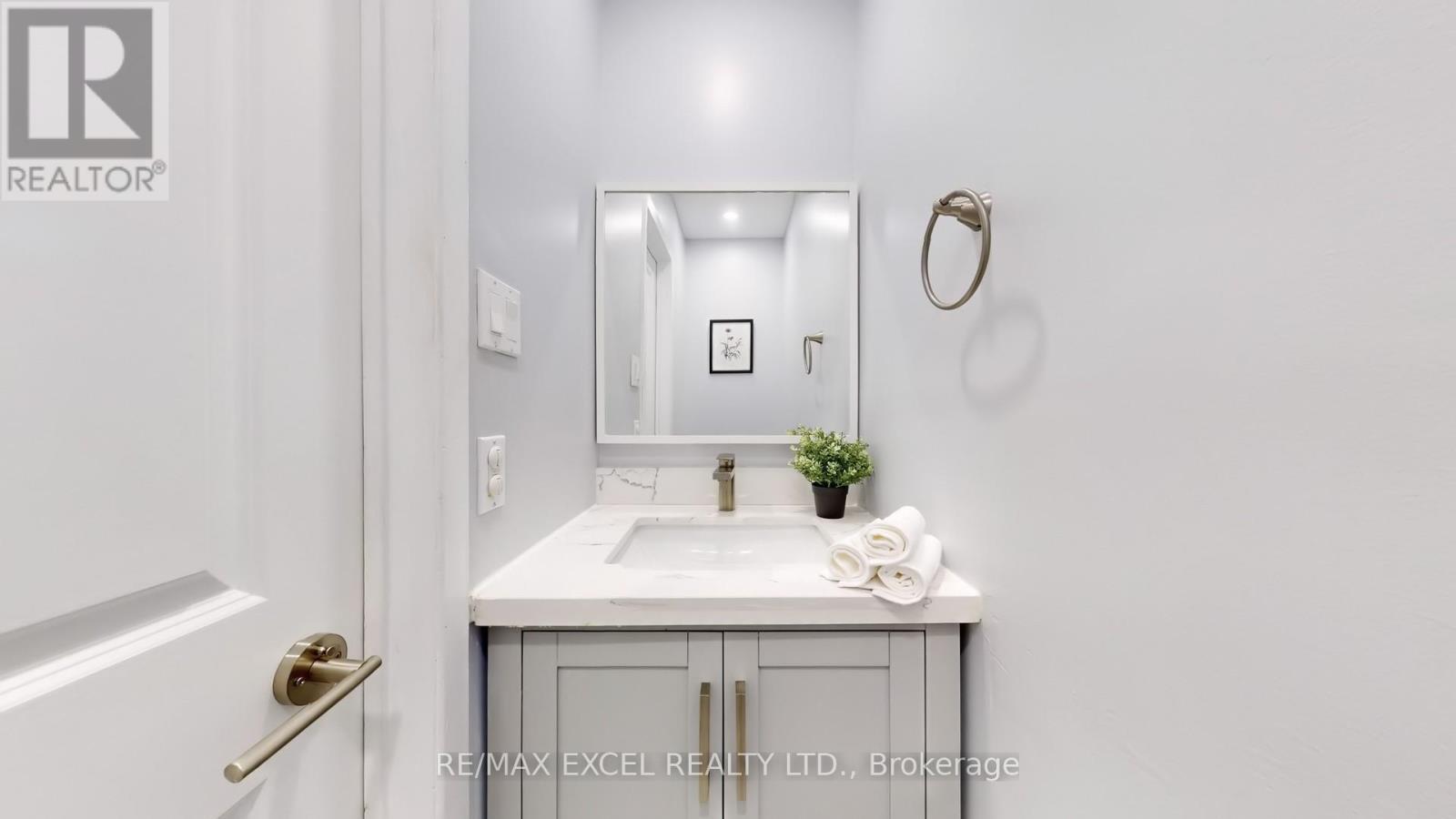 












73 MCCABE CRESCENT

,
Vaughan (Lakeview Estates),




Ontario
L4J2S6

