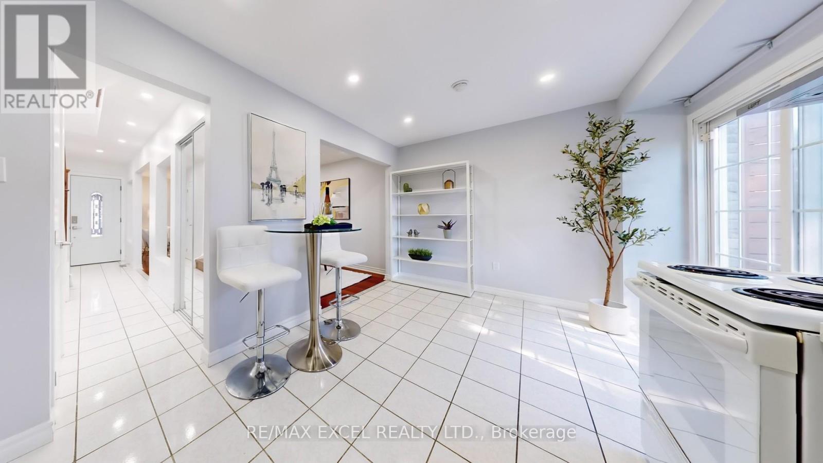 












73 MCCABE CRESCENT

,
Vaughan (Lakeview Estates),




Ontario
L4J2S6

