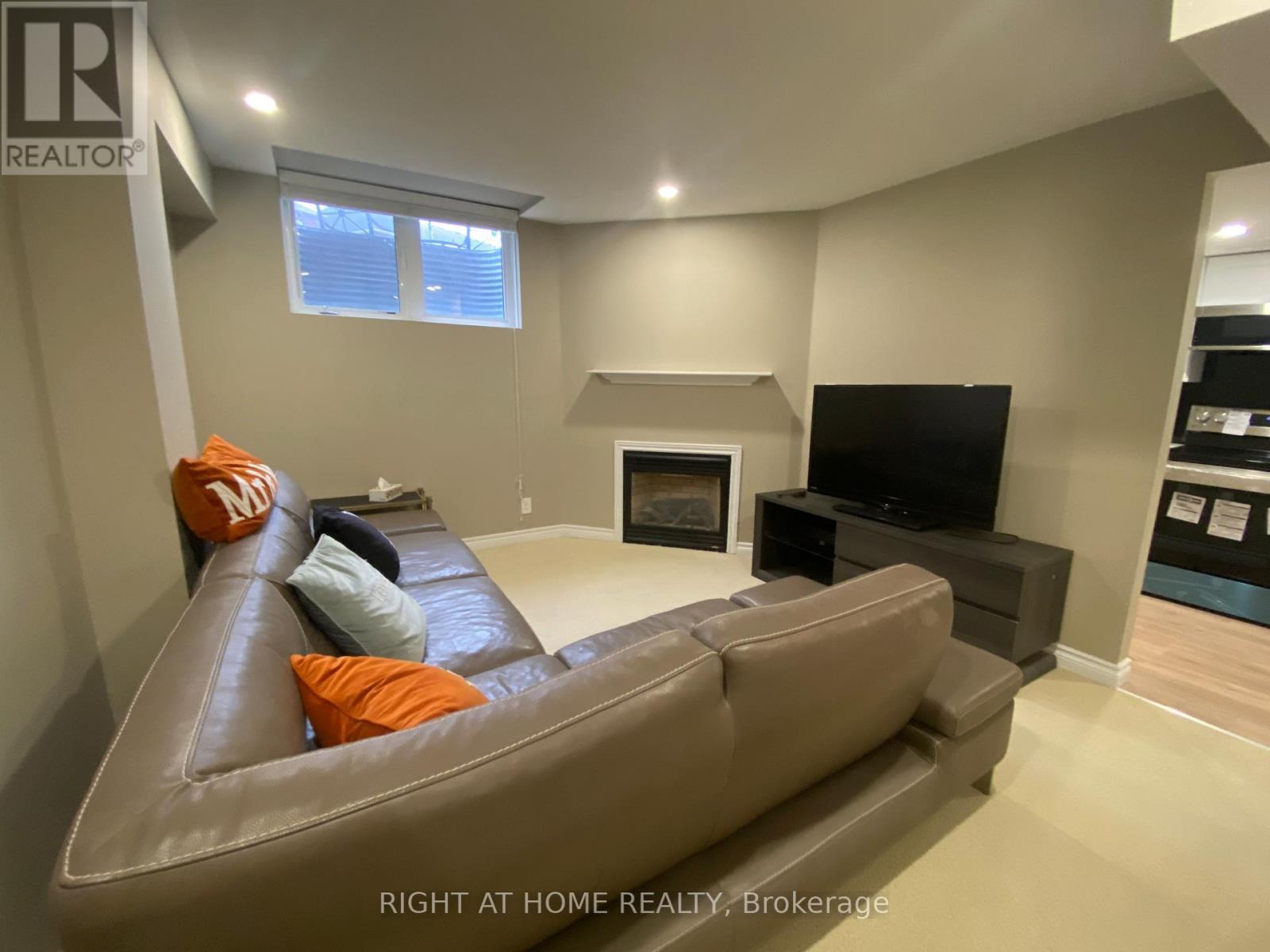 












BSMT - 22 THATCHER CRESCENT

,
East Gwillimbury,




Ontario
L9N0B8

