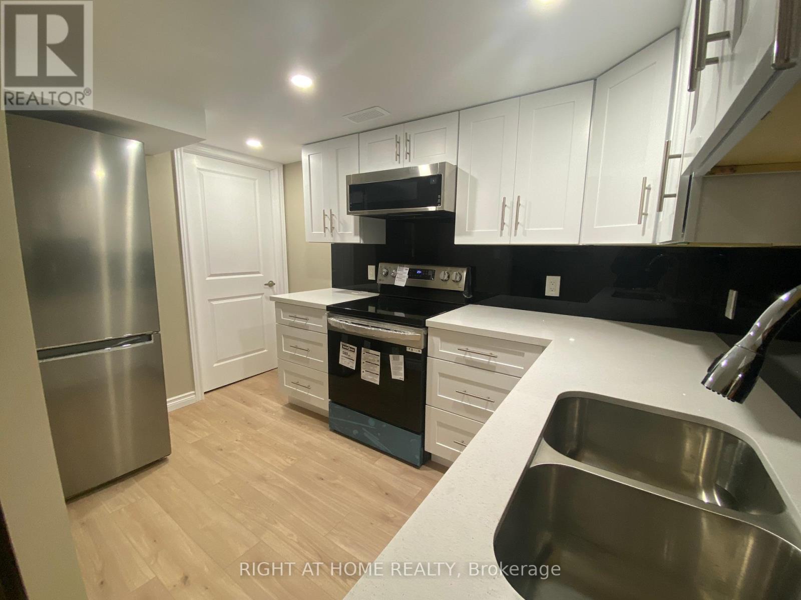 












BSMT - 22 THATCHER CRESCENT

,
East Gwillimbury,




Ontario
L9N0B8

