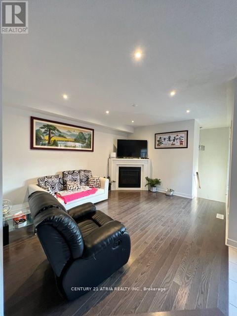 












102 PEARL LAKE ROAD

,
Markham (Cornell),




Ontario
L6B1A8

