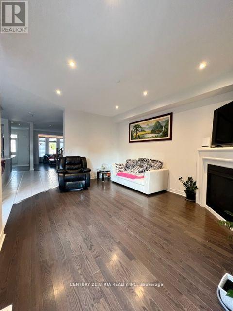 












102 PEARL LAKE ROAD

,
Markham (Cornell),




Ontario
L6B1A8

