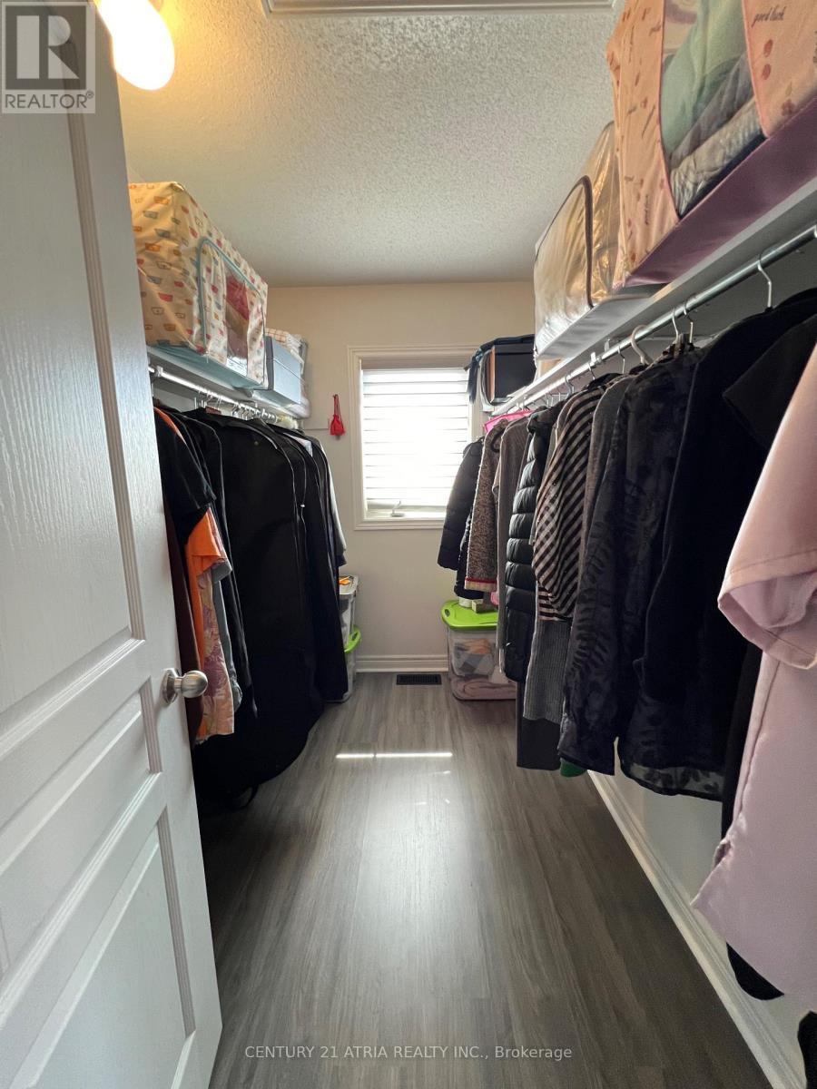 












102 PEARL LAKE ROAD

,
Markham (Cornell),




Ontario
L6B1A8

