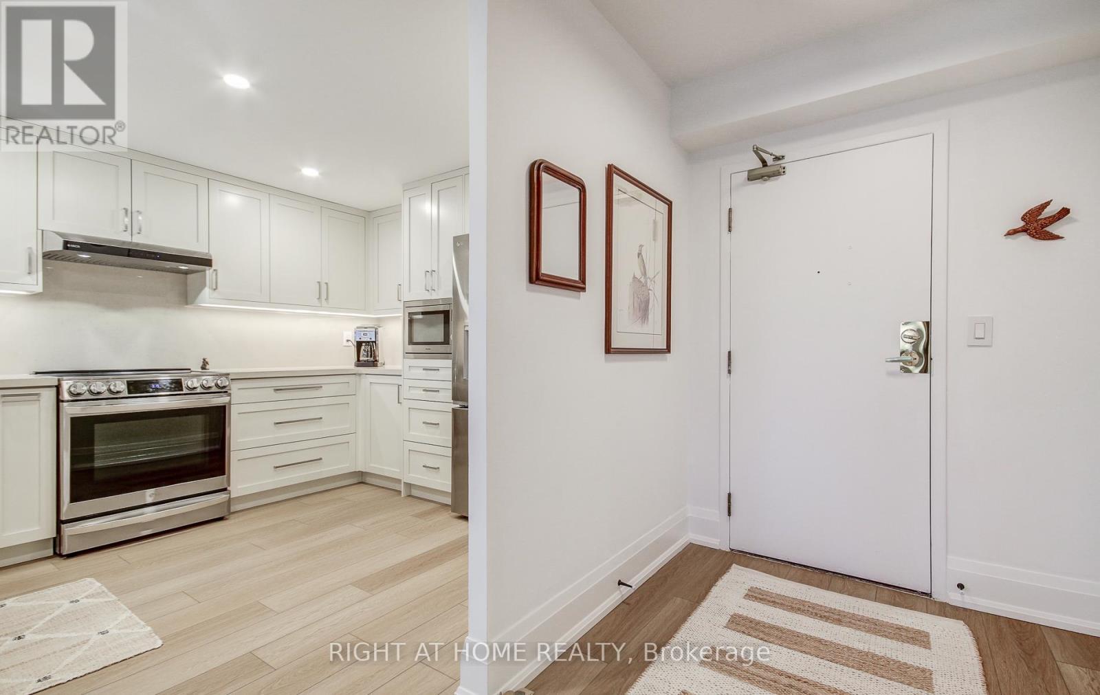 












507 - 33 WELDRICK ROAD E

,
Richmond Hill (Observatory),




Ontario
L4C8W4


