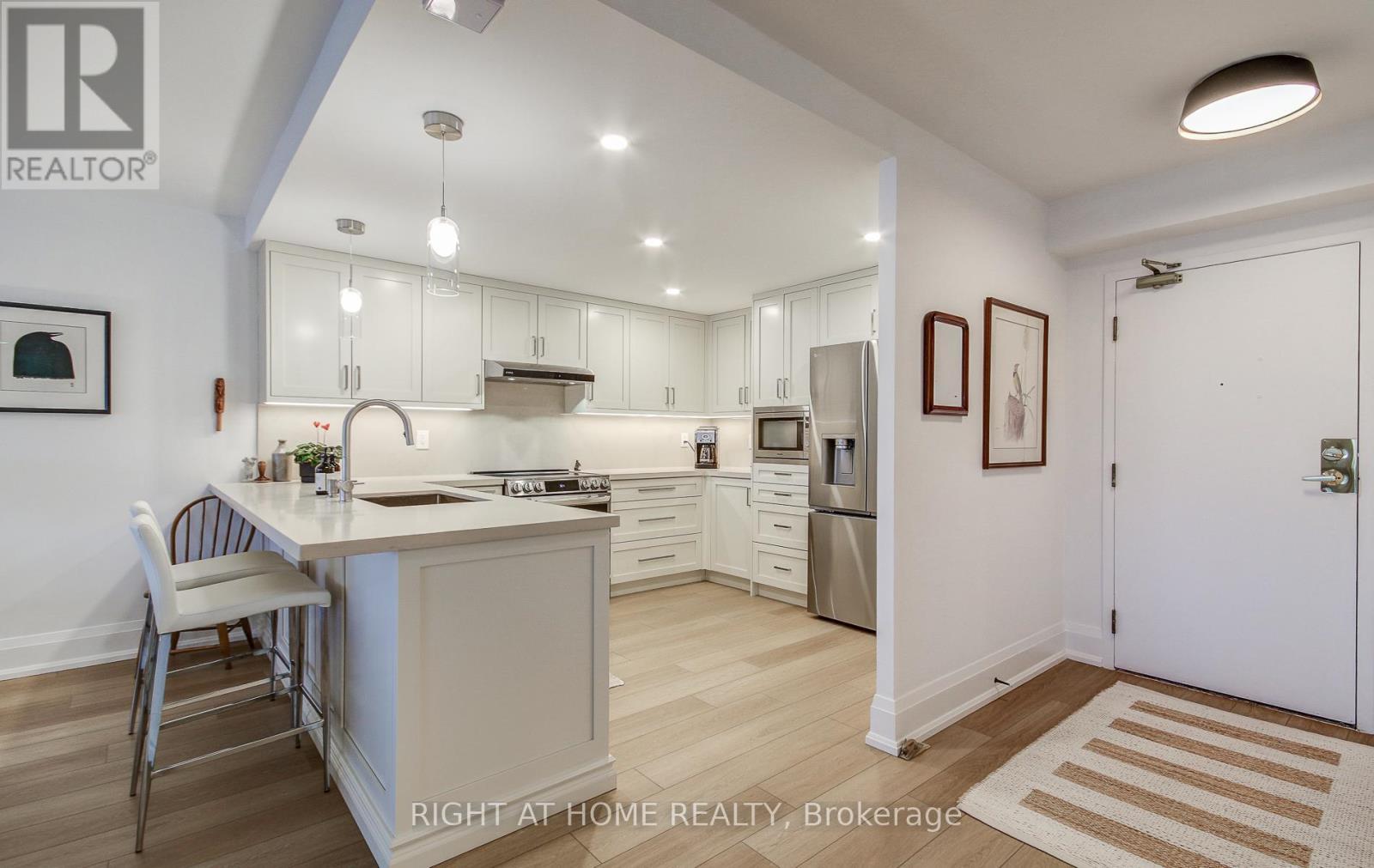 












507 - 33 WELDRICK ROAD E

,
Richmond Hill (Observatory),




Ontario
L4C8W4

