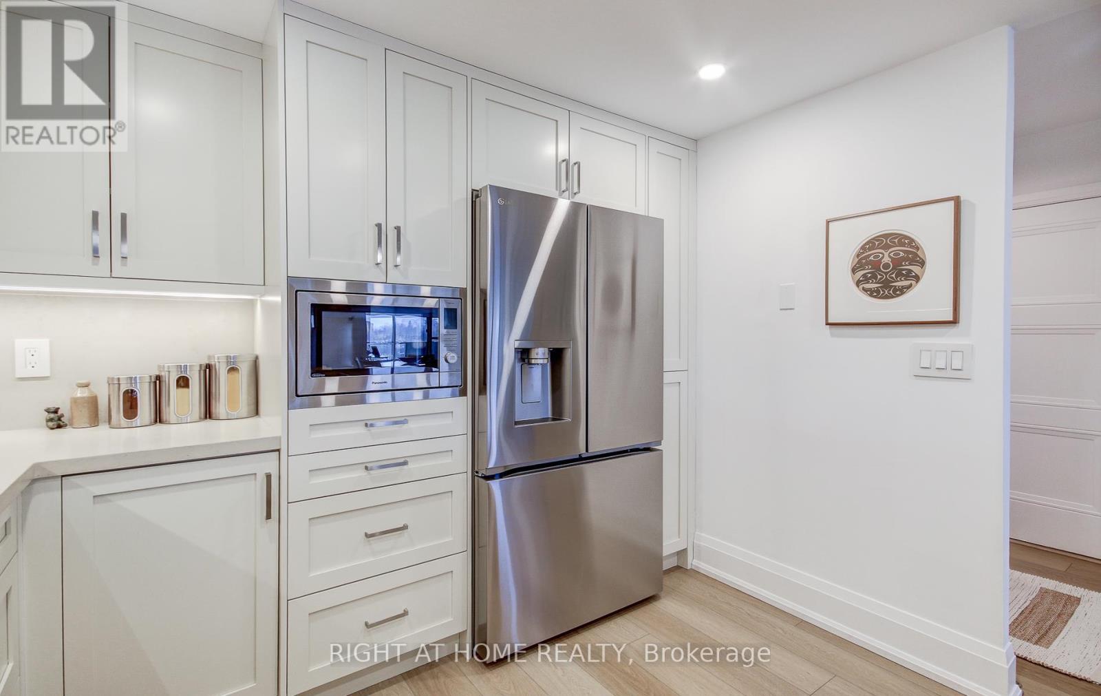 












507 - 33 WELDRICK ROAD E

,
Richmond Hill (Observatory),




Ontario
L4C8W4

