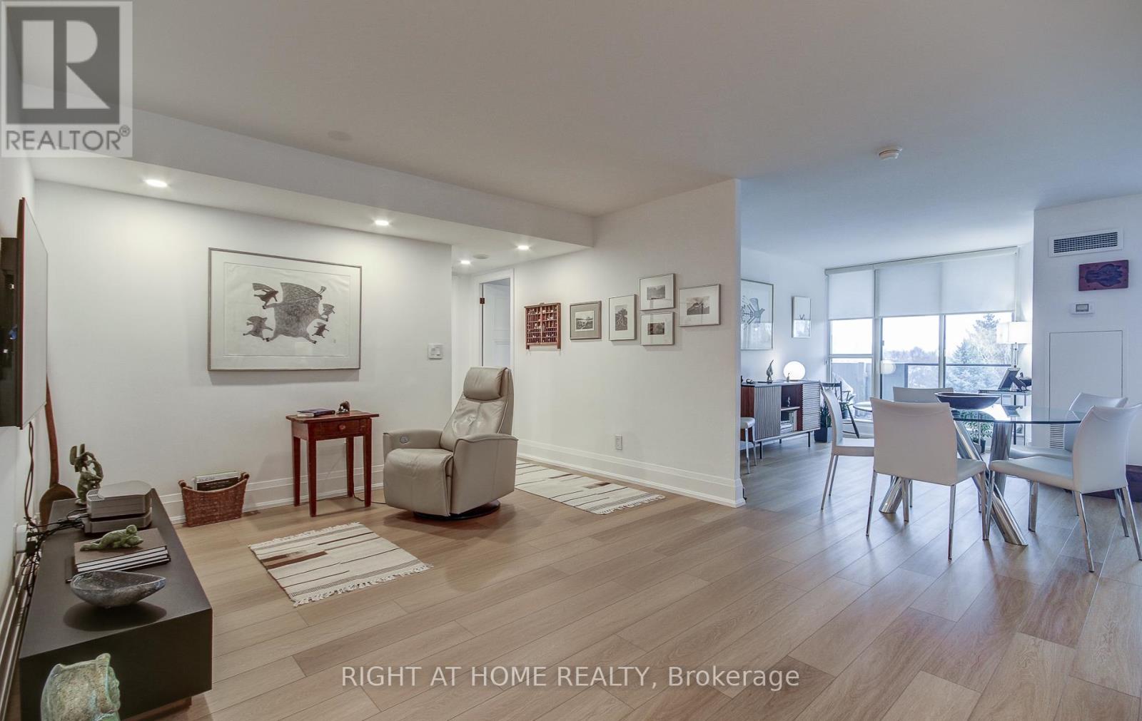 












507 - 33 WELDRICK ROAD E

,
Richmond Hill (Observatory),




Ontario
L4C8W4

