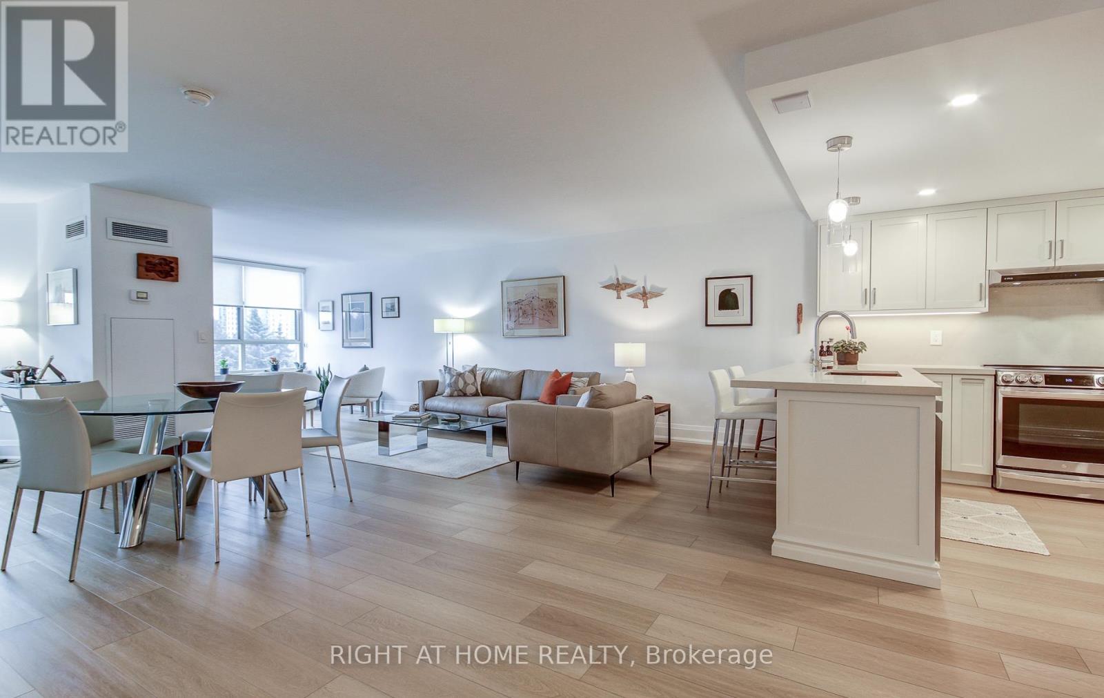 












507 - 33 WELDRICK ROAD E

,
Richmond Hill (Observatory),




Ontario
L4C8W4

