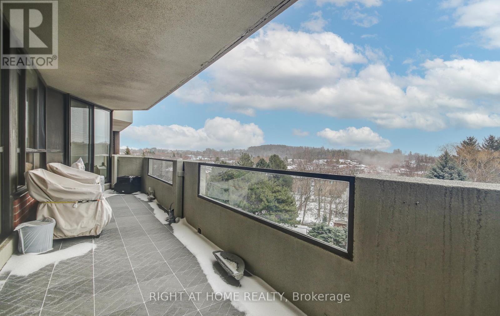 












507 - 33 WELDRICK ROAD E

,
Richmond Hill (Observatory),




Ontario
L4C8W4

