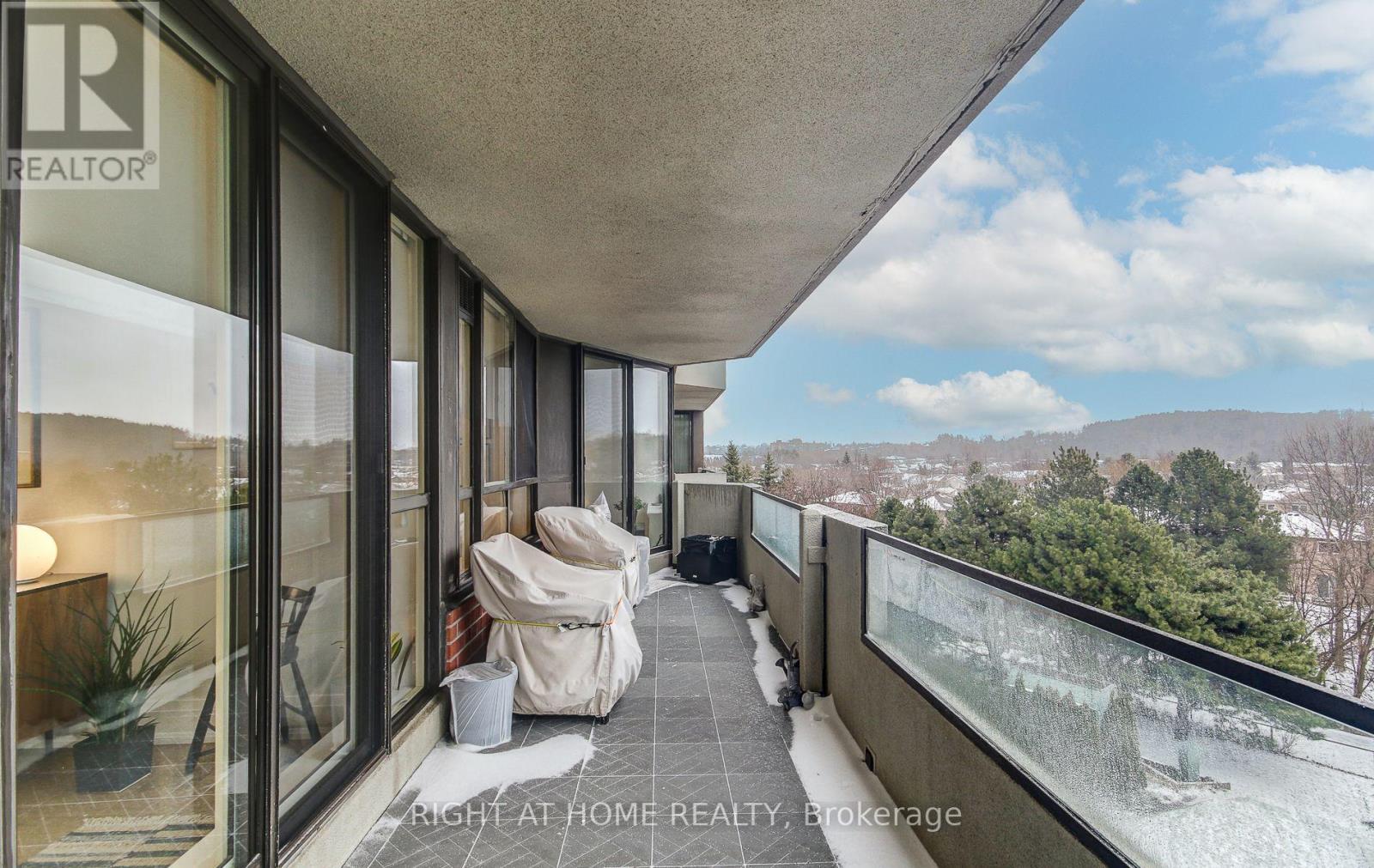 












507 - 33 WELDRICK ROAD E

,
Richmond Hill (Observatory),




Ontario
L4C8W4

