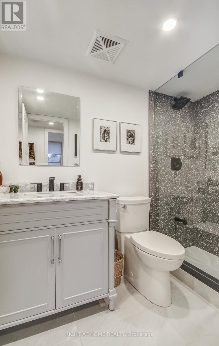 












507 - 33 WELDRICK ROAD E

,
Richmond Hill (Observatory),




Ontario
L4C8W4

