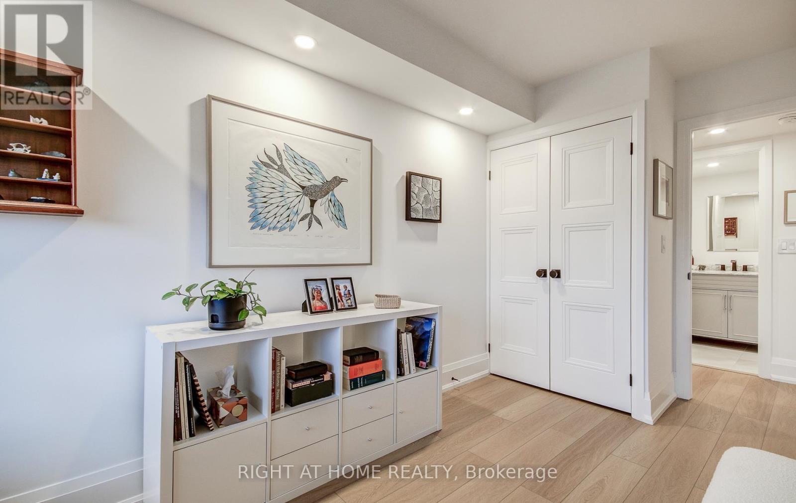 












507 - 33 WELDRICK ROAD E

,
Richmond Hill (Observatory),




Ontario
L4C8W4

