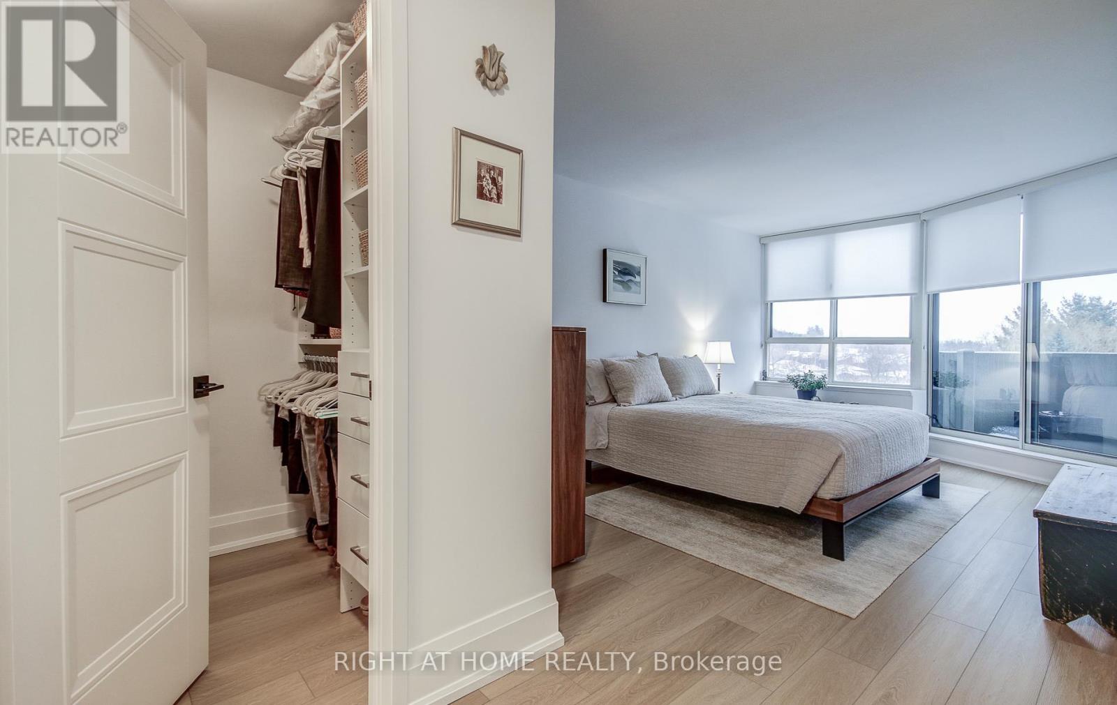 












507 - 33 WELDRICK ROAD E

,
Richmond Hill (Observatory),




Ontario
L4C8W4

