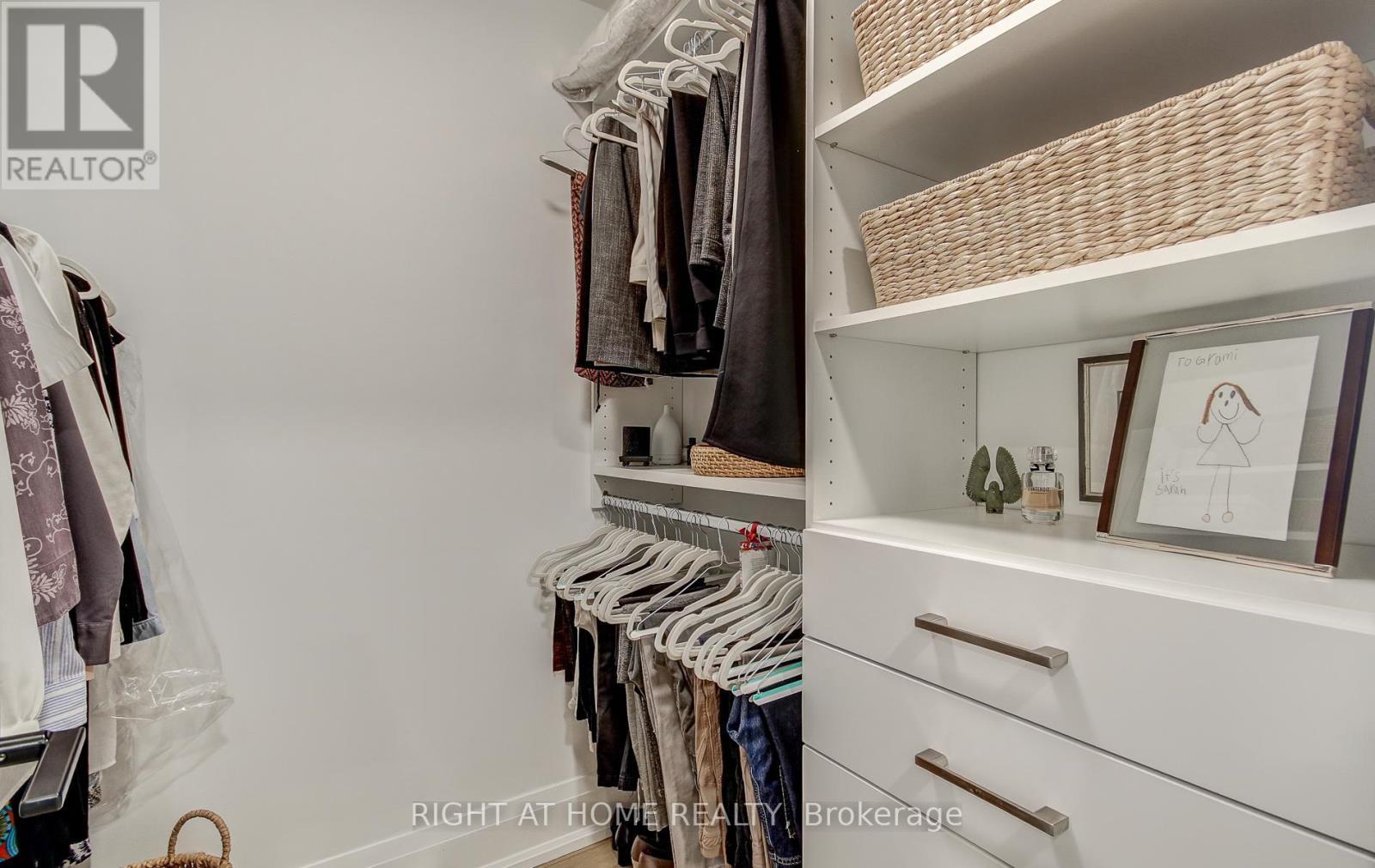 












507 - 33 WELDRICK ROAD E

,
Richmond Hill (Observatory),




Ontario
L4C8W4

