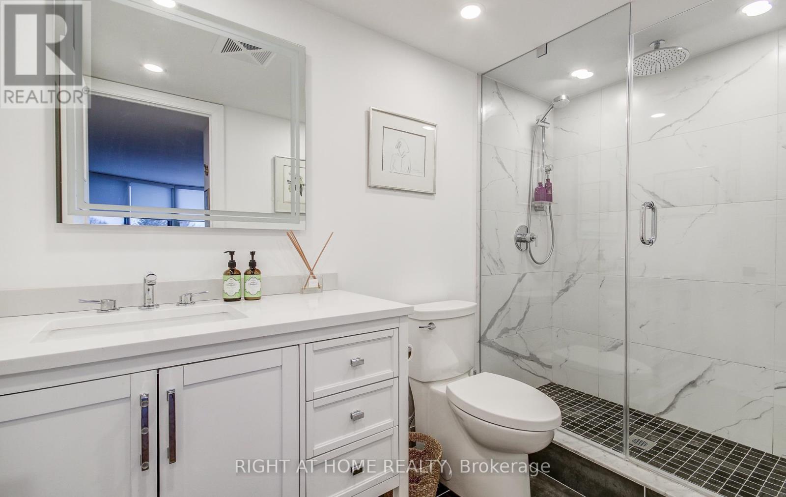 












507 - 33 WELDRICK ROAD E

,
Richmond Hill (Observatory),




Ontario
L4C8W4

