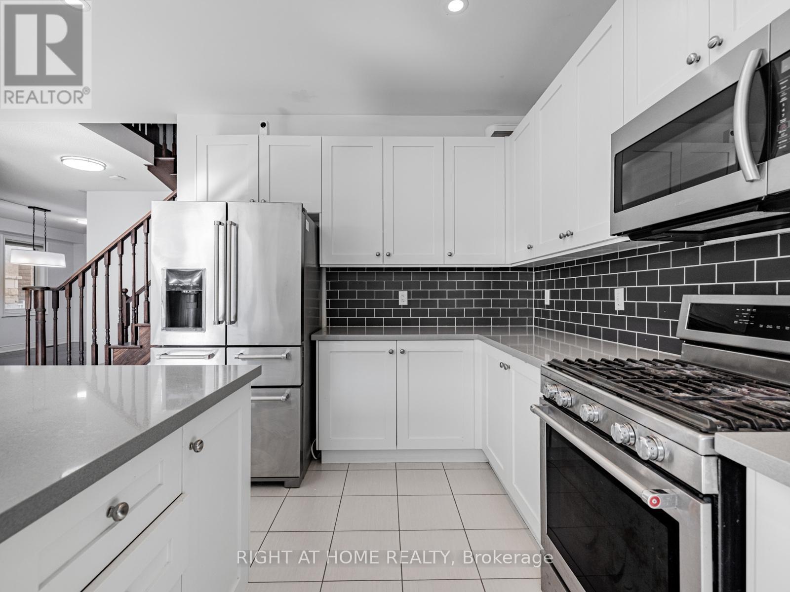 












214 STEVENSON CRESCENT

,
Bradford West Gwillimbury (Bradford),




Ontario
L3Z0T1

