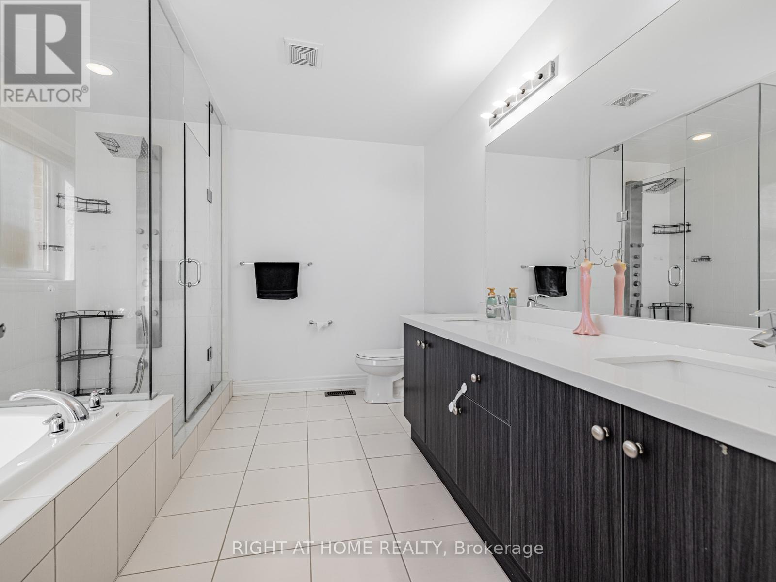 












214 STEVENSON CRESCENT

,
Bradford West Gwillimbury (Bradford),




Ontario
L3Z0T1

