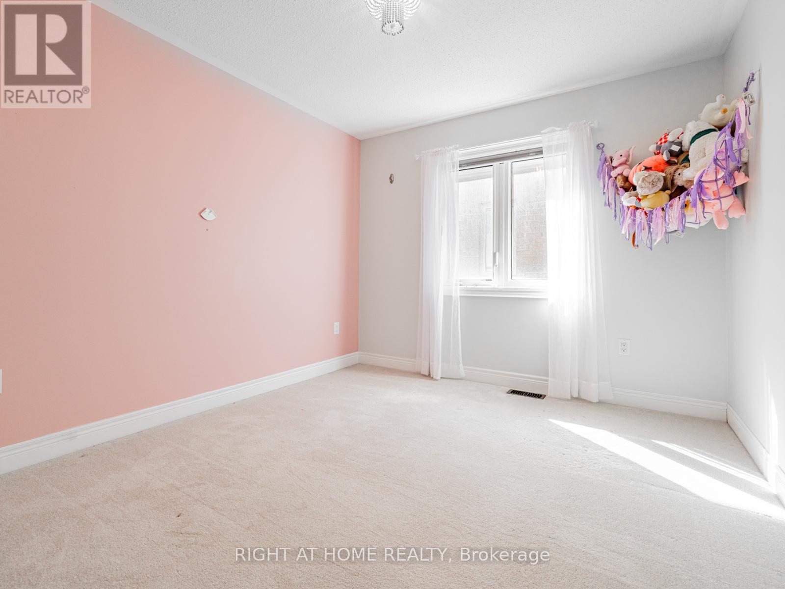 












214 STEVENSON CRESCENT

,
Bradford West Gwillimbury (Bradford),




Ontario
L3Z0T1

