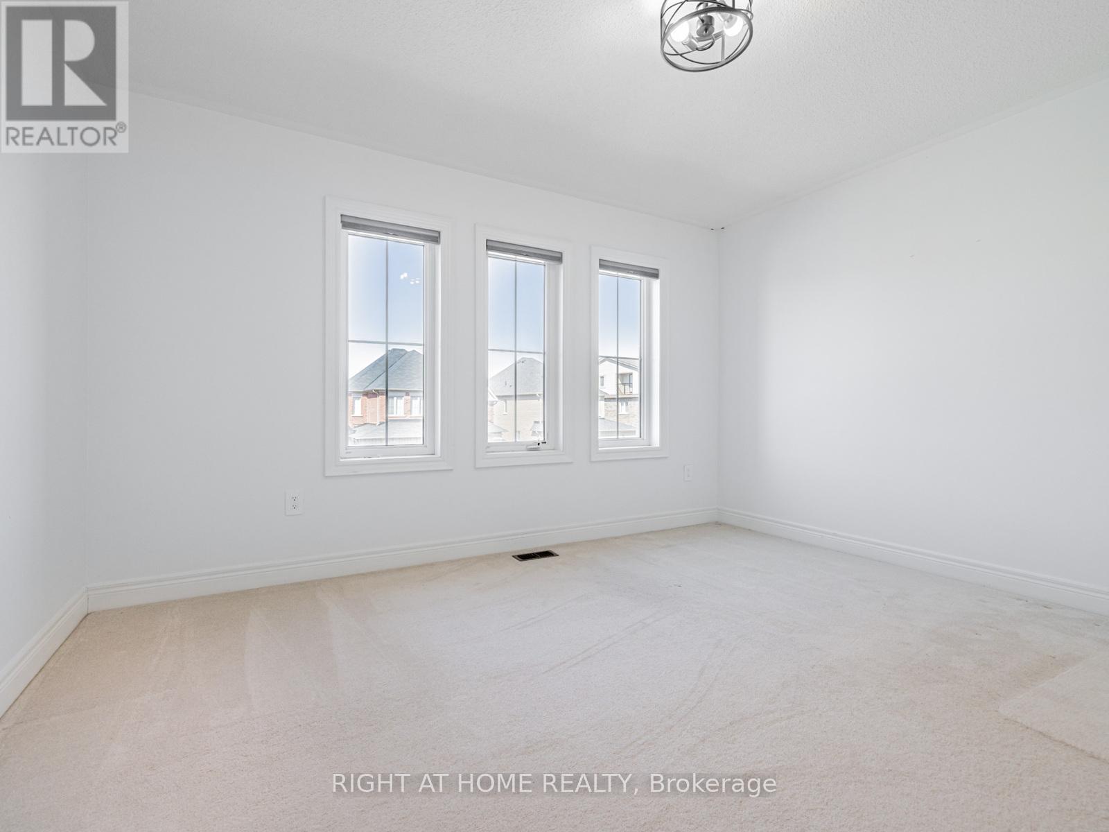 












214 STEVENSON CRESCENT

,
Bradford West Gwillimbury (Bradford),




Ontario
L3Z0T1

