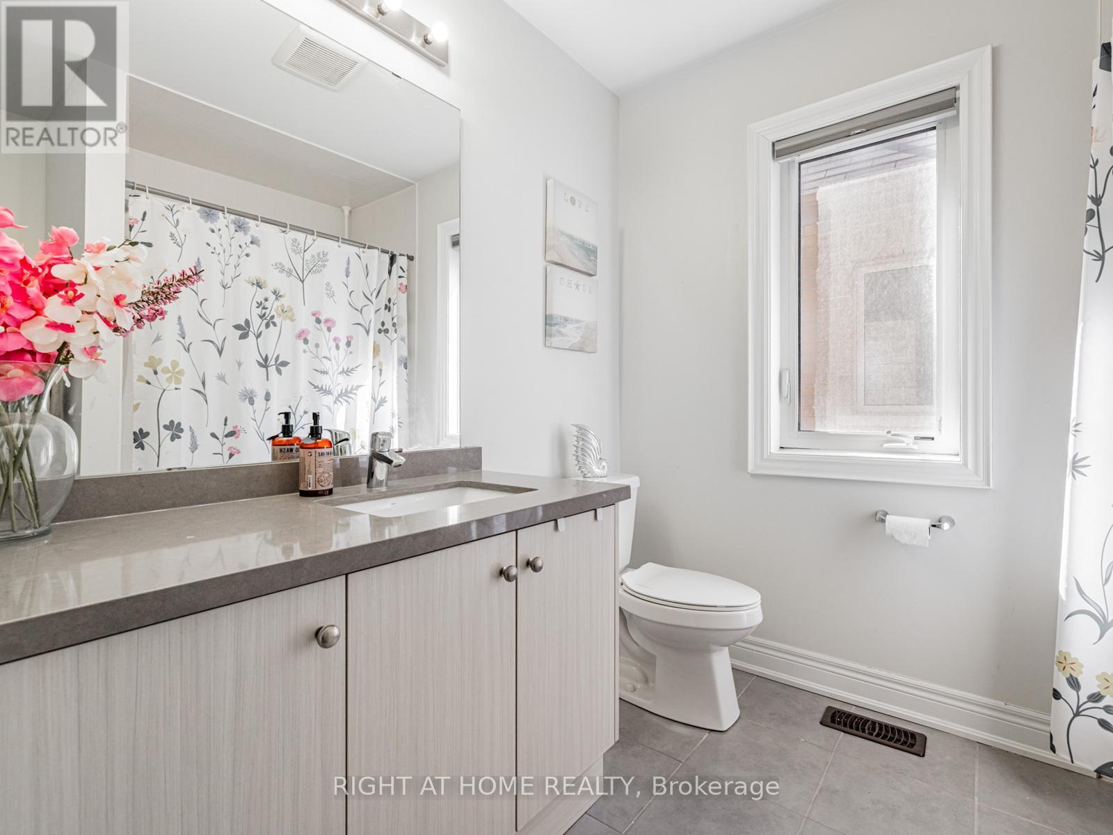 












214 STEVENSON CRESCENT

,
Bradford West Gwillimbury (Bradford),




Ontario
L3Z0T1

