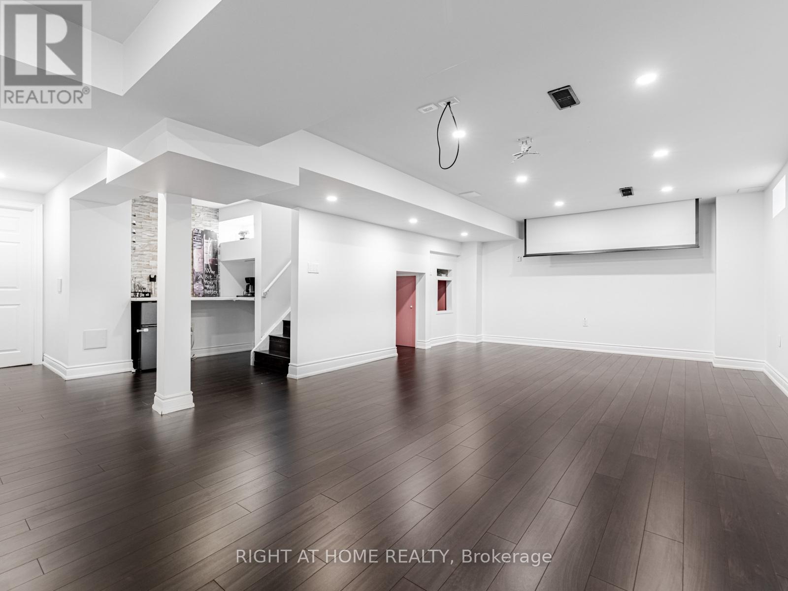












214 STEVENSON CRESCENT

,
Bradford West Gwillimbury (Bradford),




Ontario
L3Z0T1

