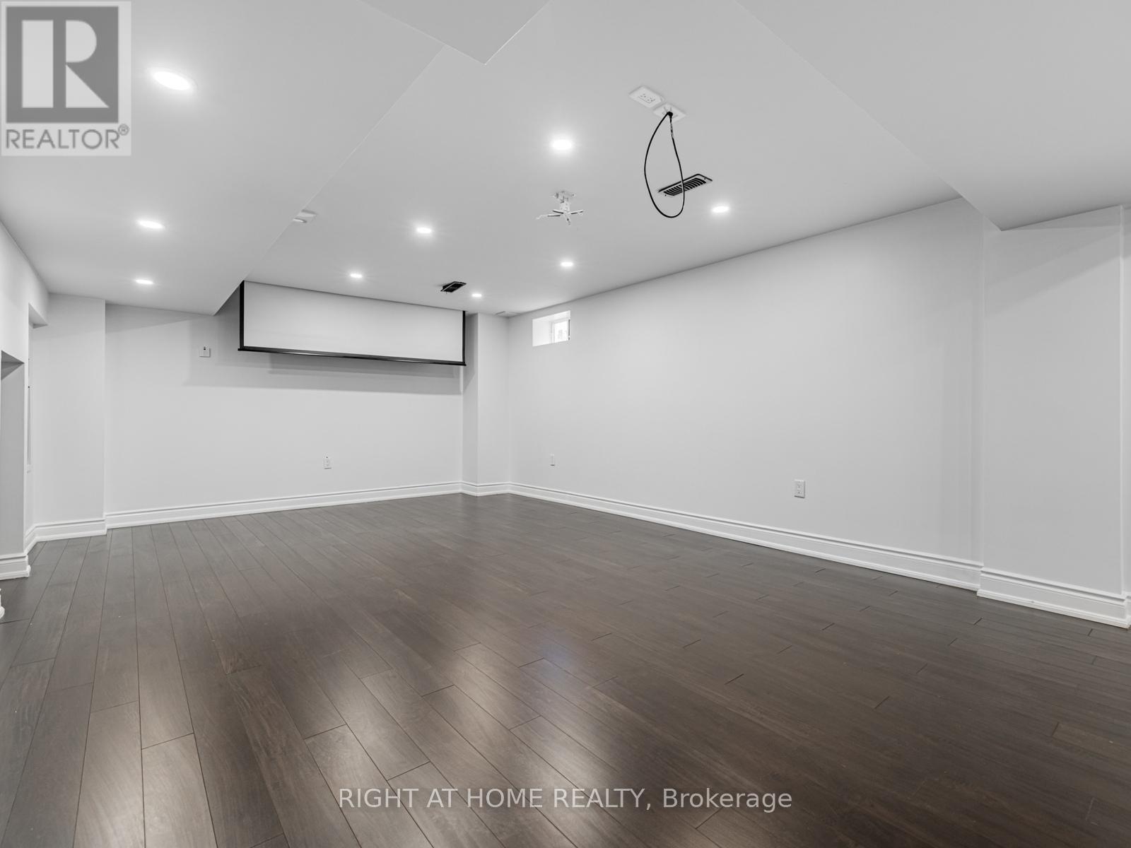 












214 STEVENSON CRESCENT

,
Bradford West Gwillimbury (Bradford),




Ontario
L3Z0T1

