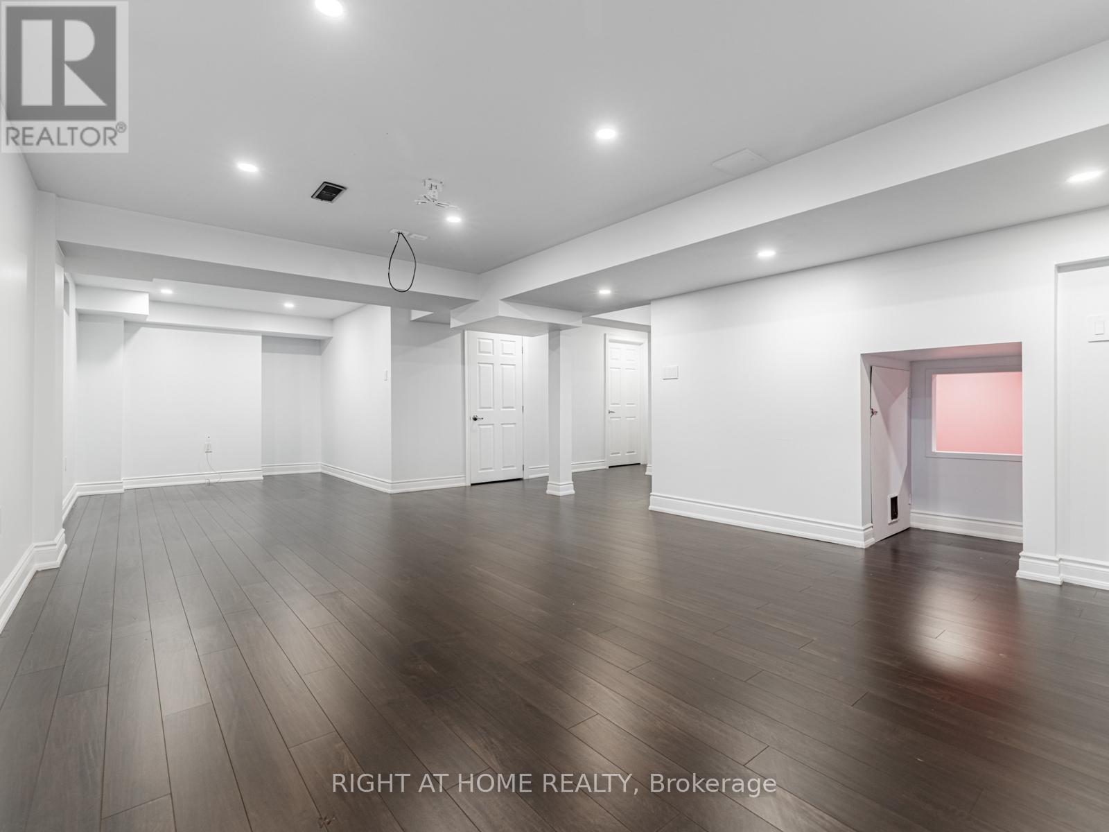 












214 STEVENSON CRESCENT

,
Bradford West Gwillimbury (Bradford),




Ontario
L3Z0T1

