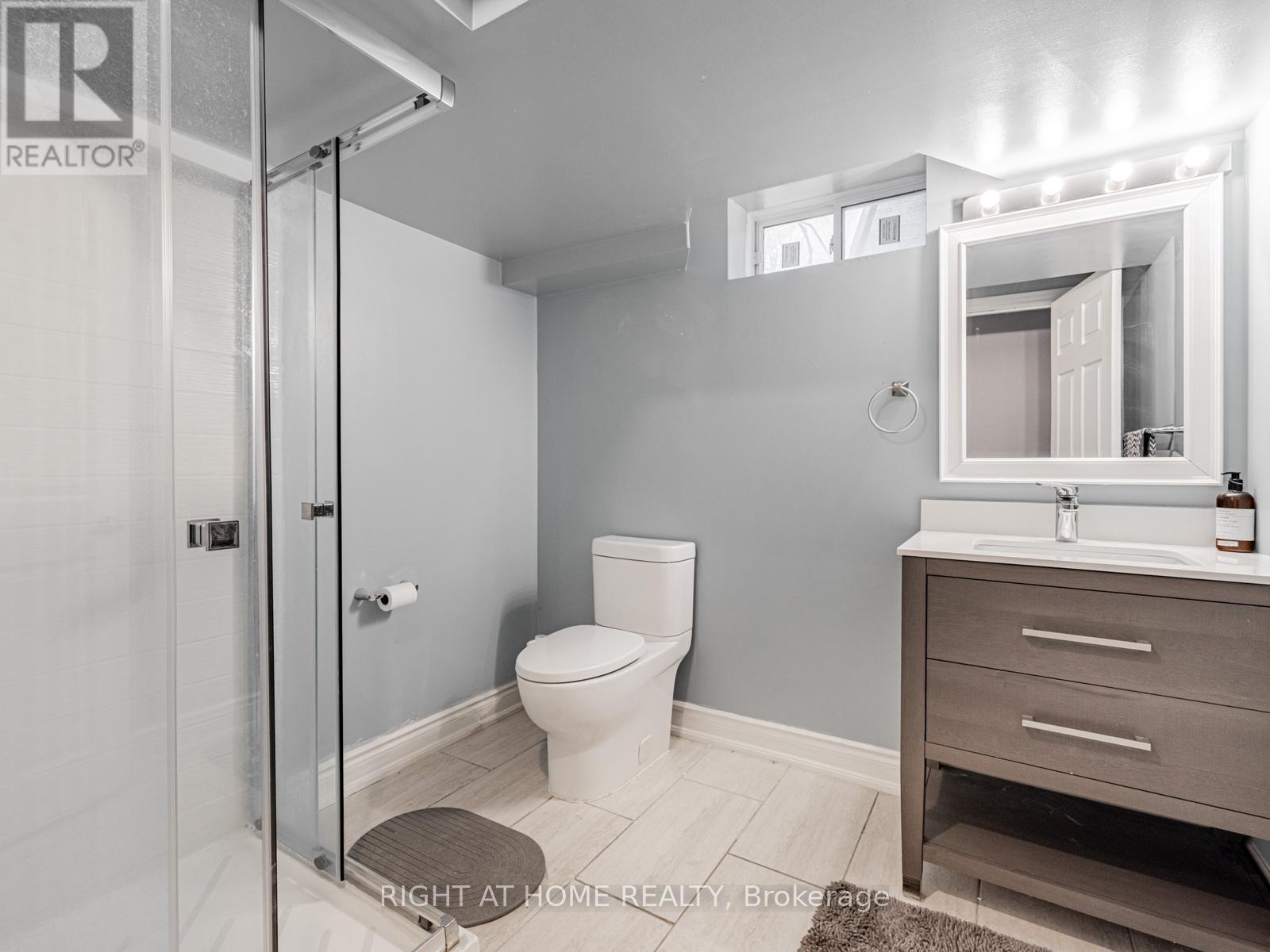 












214 STEVENSON CRESCENT

,
Bradford West Gwillimbury (Bradford),




Ontario
L3Z0T1

