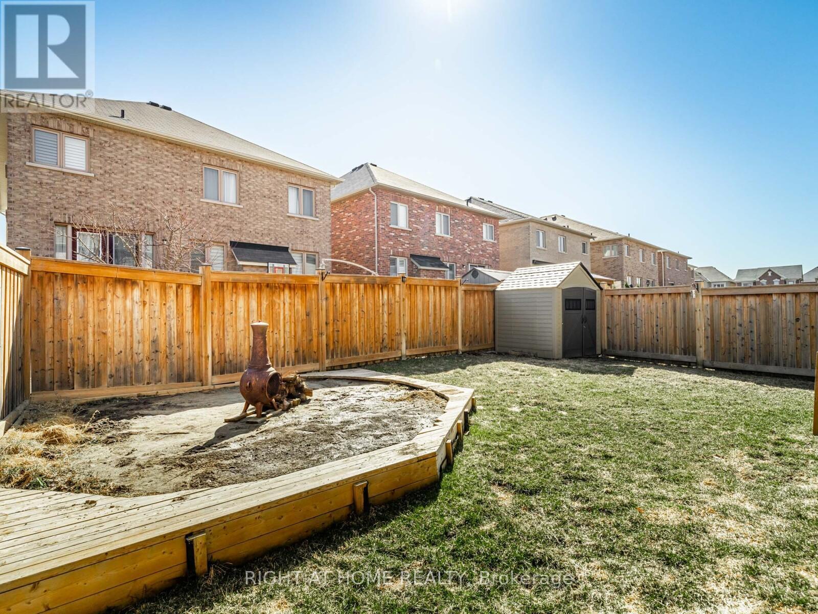 












214 STEVENSON CRESCENT

,
Bradford West Gwillimbury (Bradford),




Ontario
L3Z0T1

