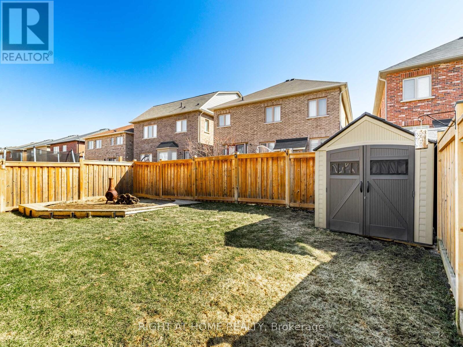 












214 STEVENSON CRESCENT

,
Bradford West Gwillimbury (Bradford),




Ontario
L3Z0T1

