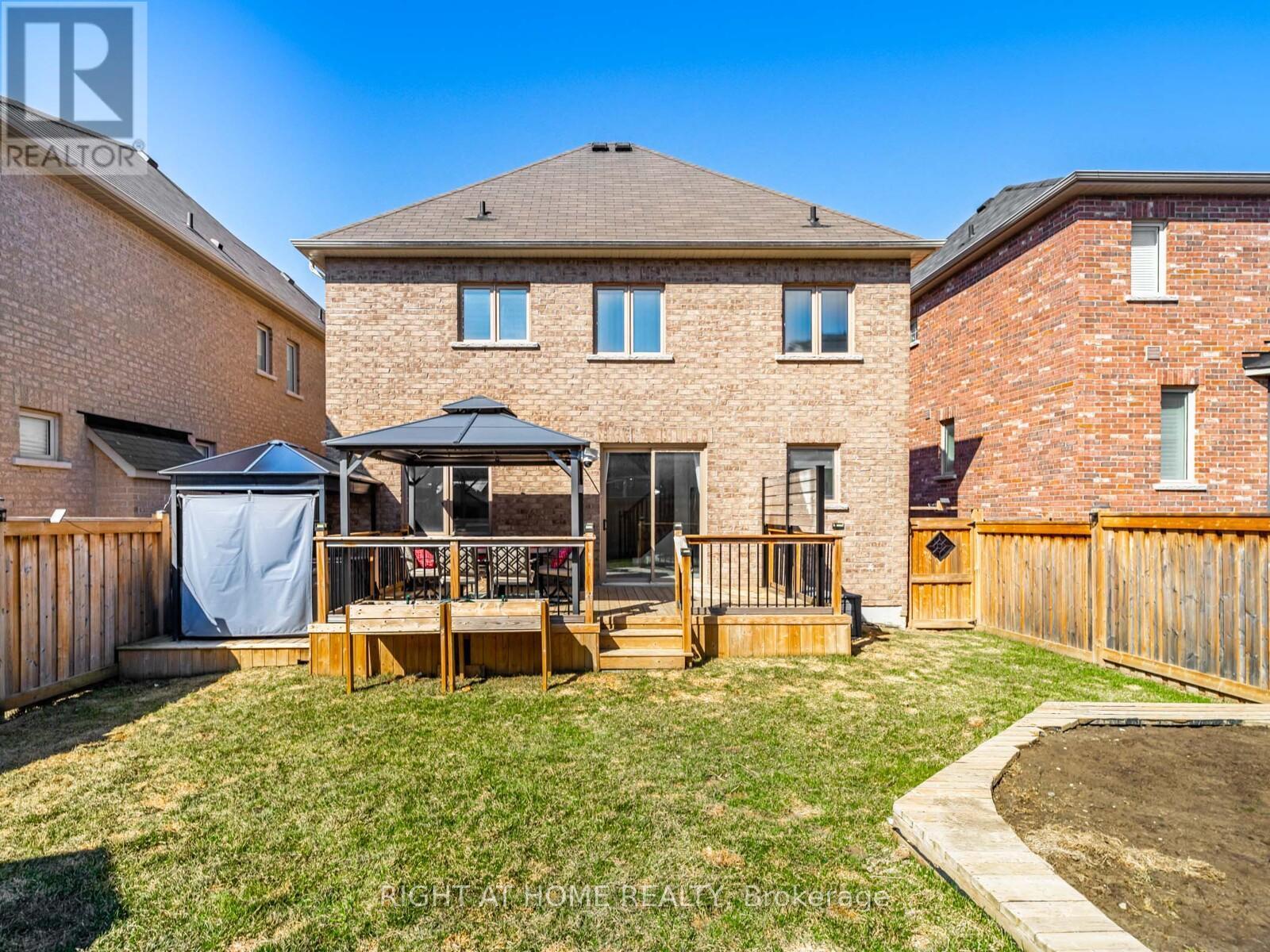 












214 STEVENSON CRESCENT

,
Bradford West Gwillimbury (Bradford),




Ontario
L3Z0T1

