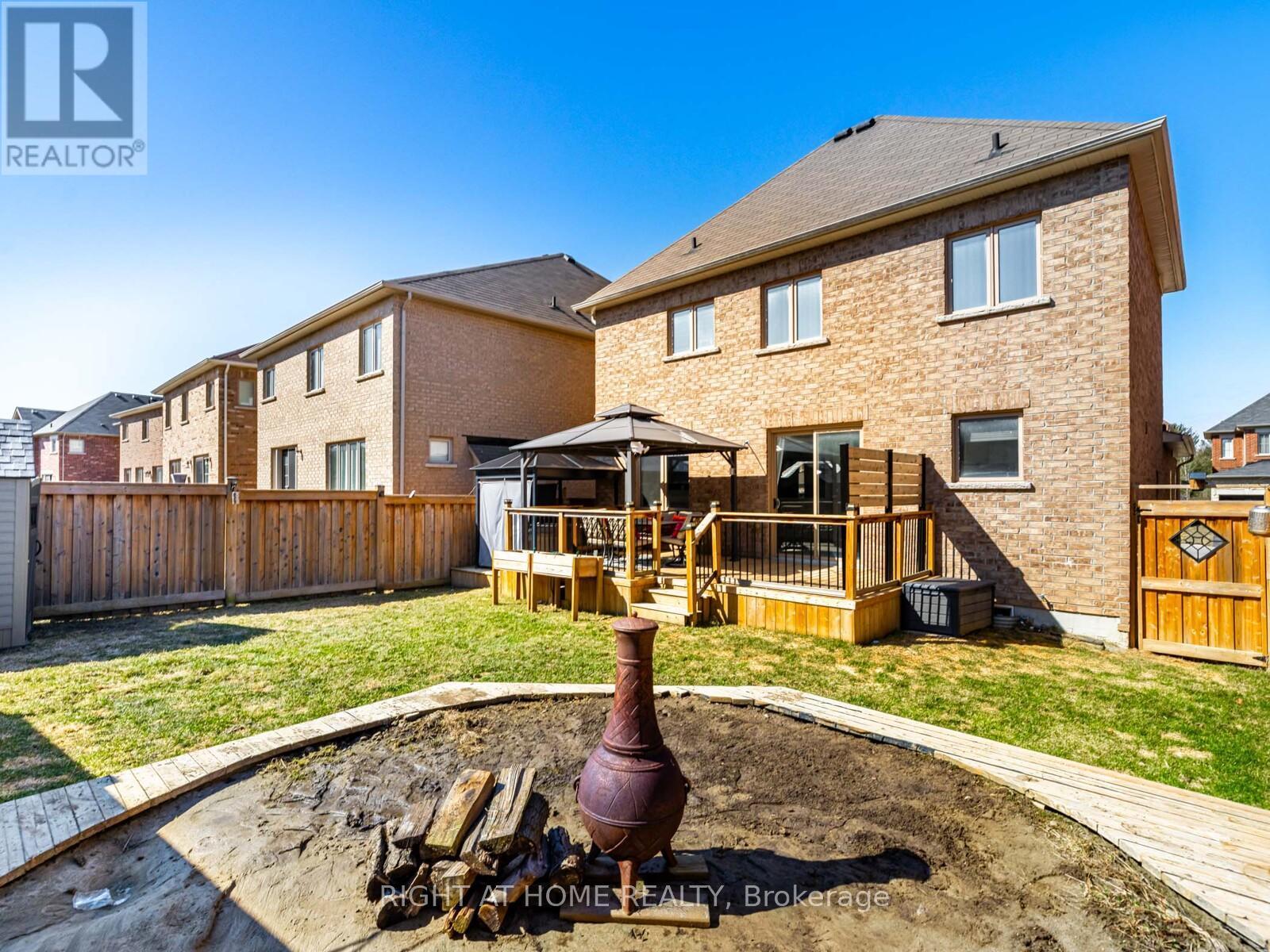 












214 STEVENSON CRESCENT

,
Bradford West Gwillimbury (Bradford),




Ontario
L3Z0T1

