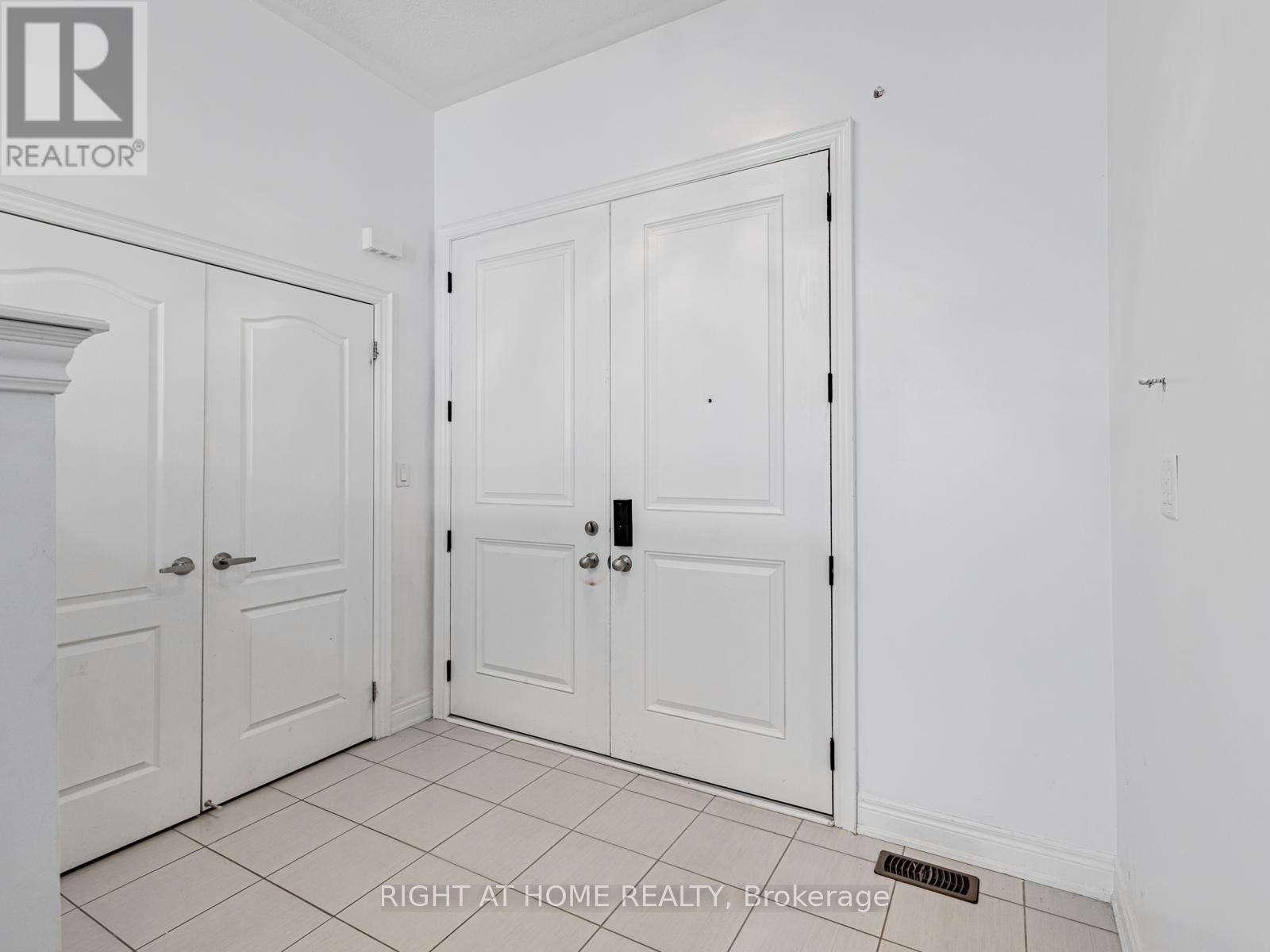 












214 STEVENSON CRESCENT

,
Bradford West Gwillimbury (Bradford),




Ontario
L3Z0T1

