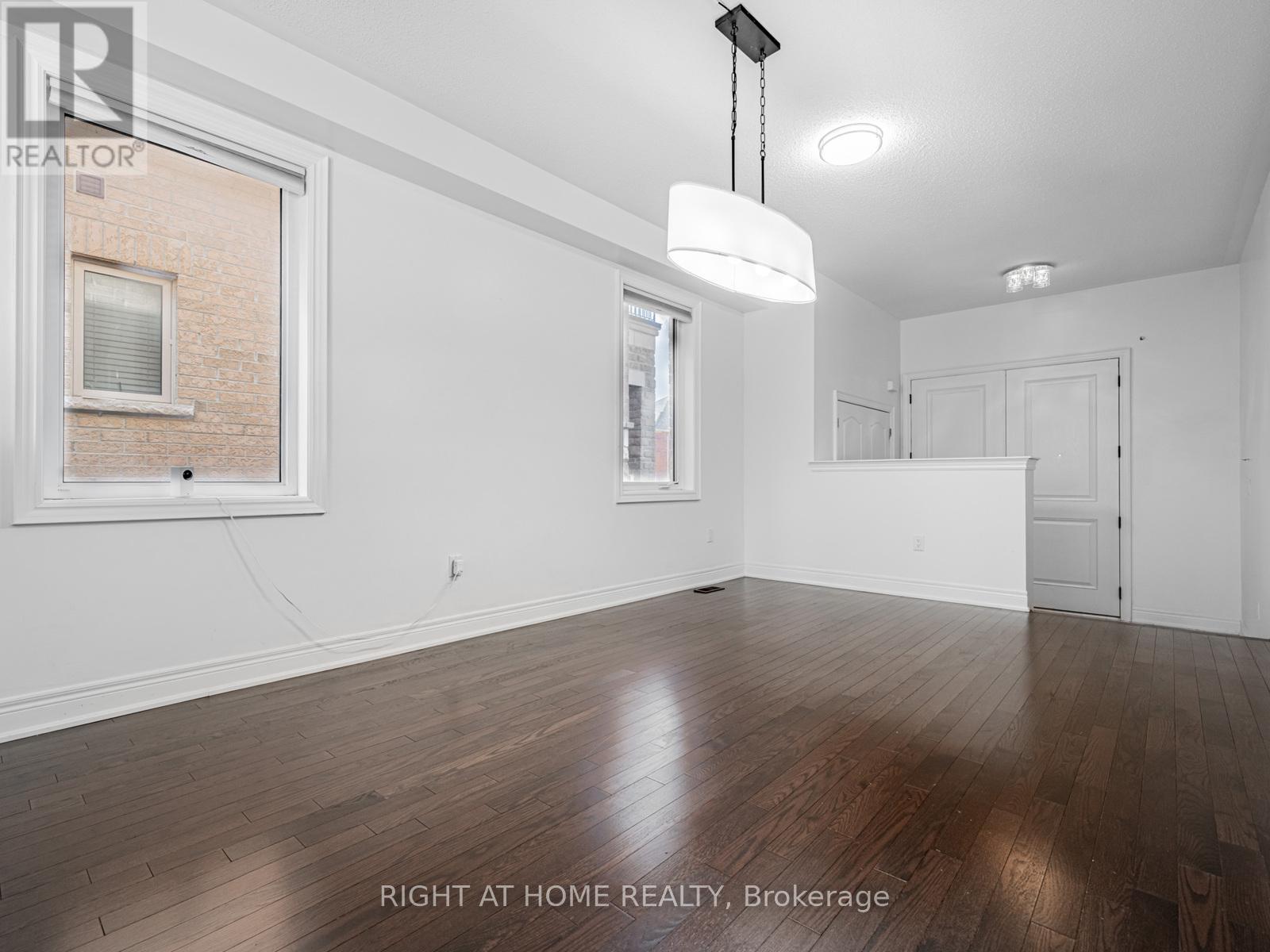 












214 STEVENSON CRESCENT

,
Bradford West Gwillimbury (Bradford),




Ontario
L3Z0T1

