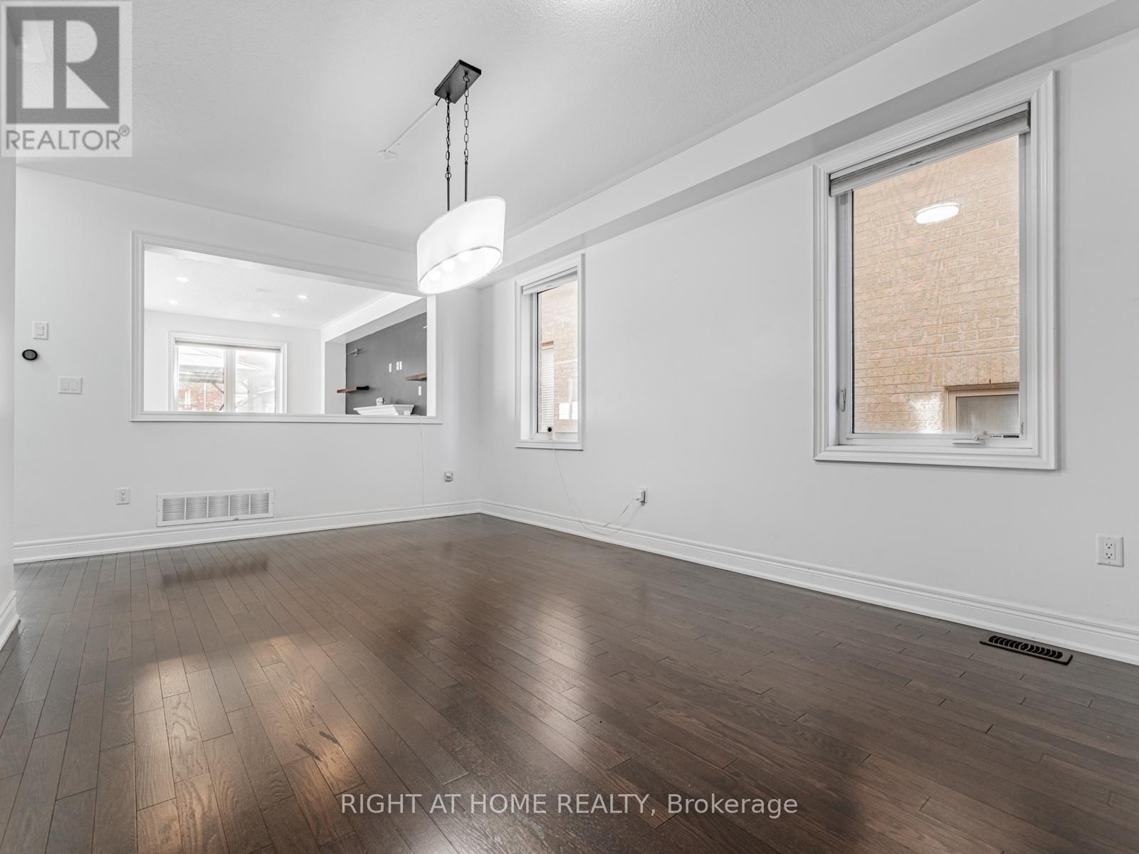 












214 STEVENSON CRESCENT

,
Bradford West Gwillimbury (Bradford),




Ontario
L3Z0T1

