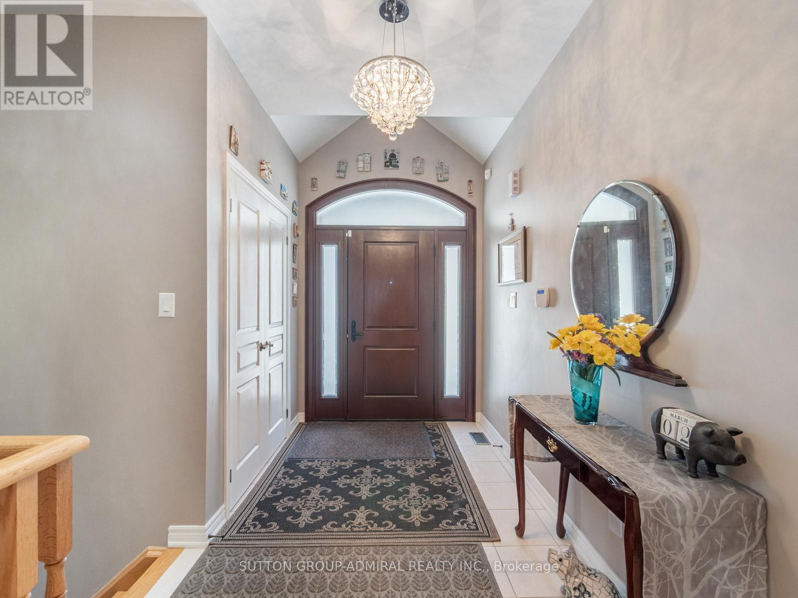 












8 LITTLE HANNAH LANE

,
Vaughan (Patterson),




Ontario
L6A0E3

