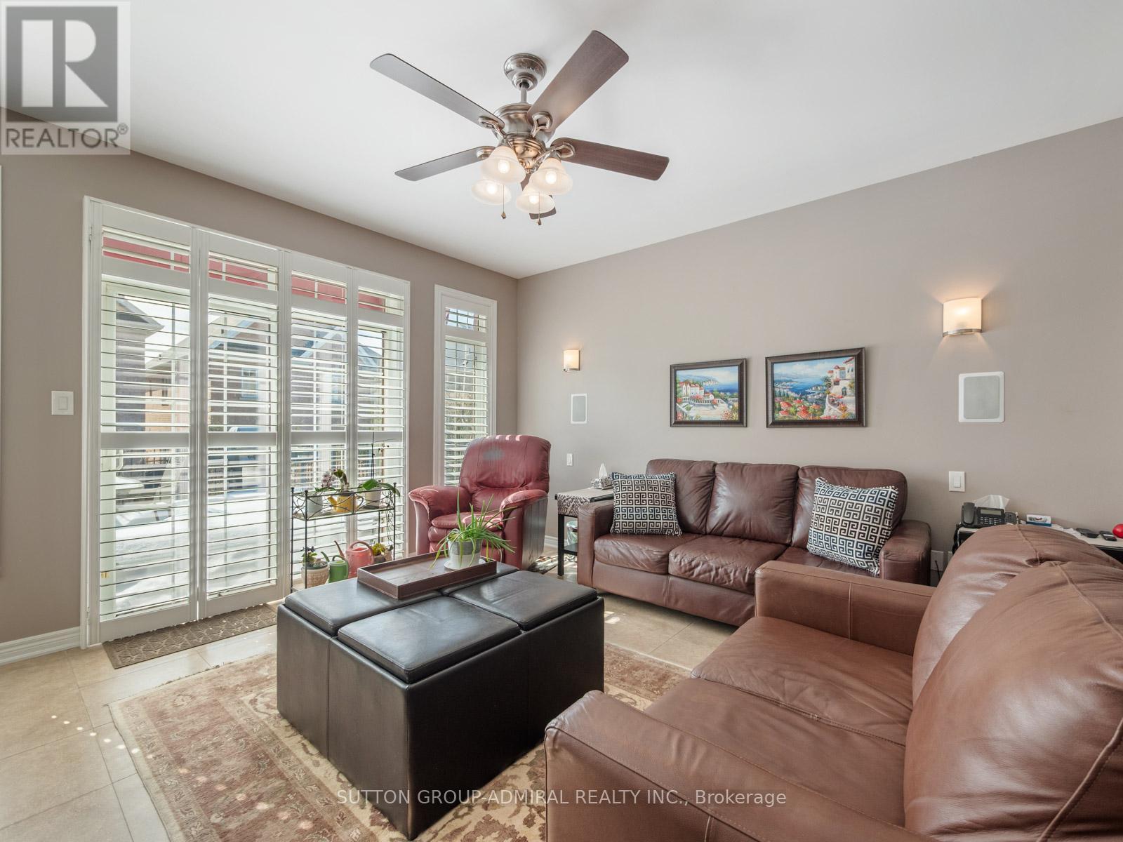












8 LITTLE HANNAH LANE

,
Vaughan (Patterson),




Ontario
L6A0E3

