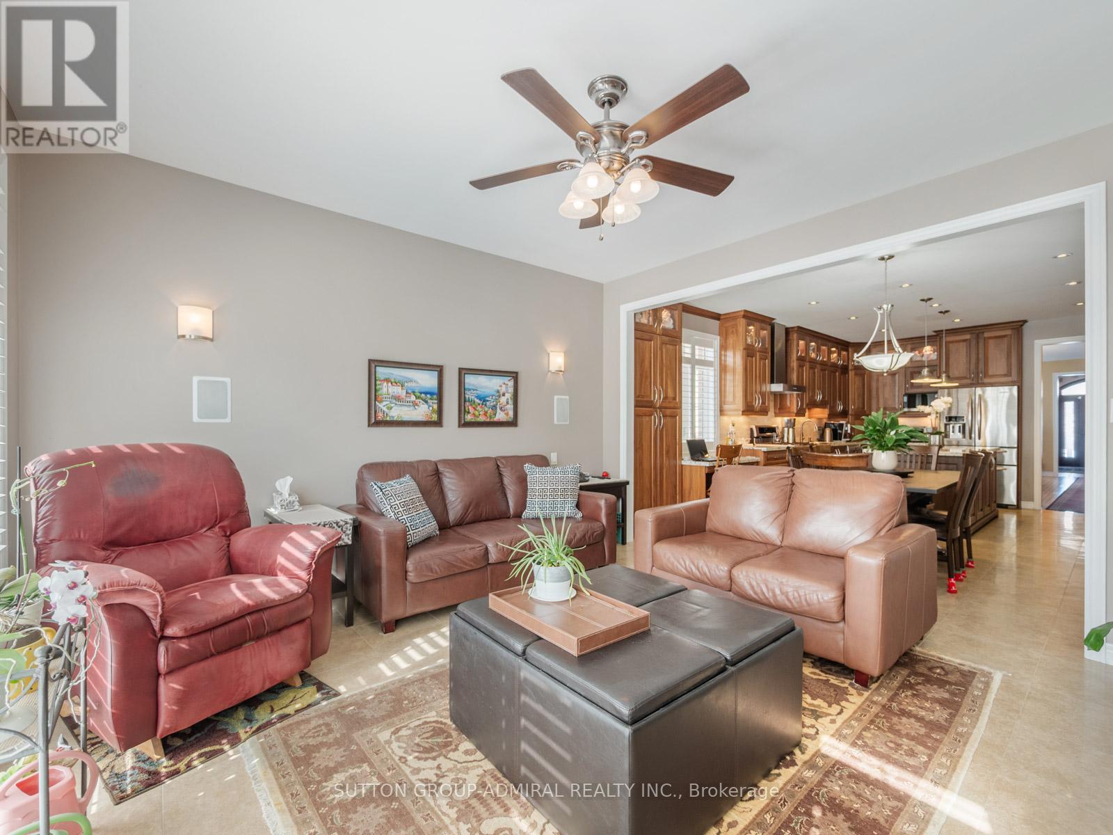 












8 LITTLE HANNAH LANE

,
Vaughan (Patterson),




Ontario
L6A0E3

