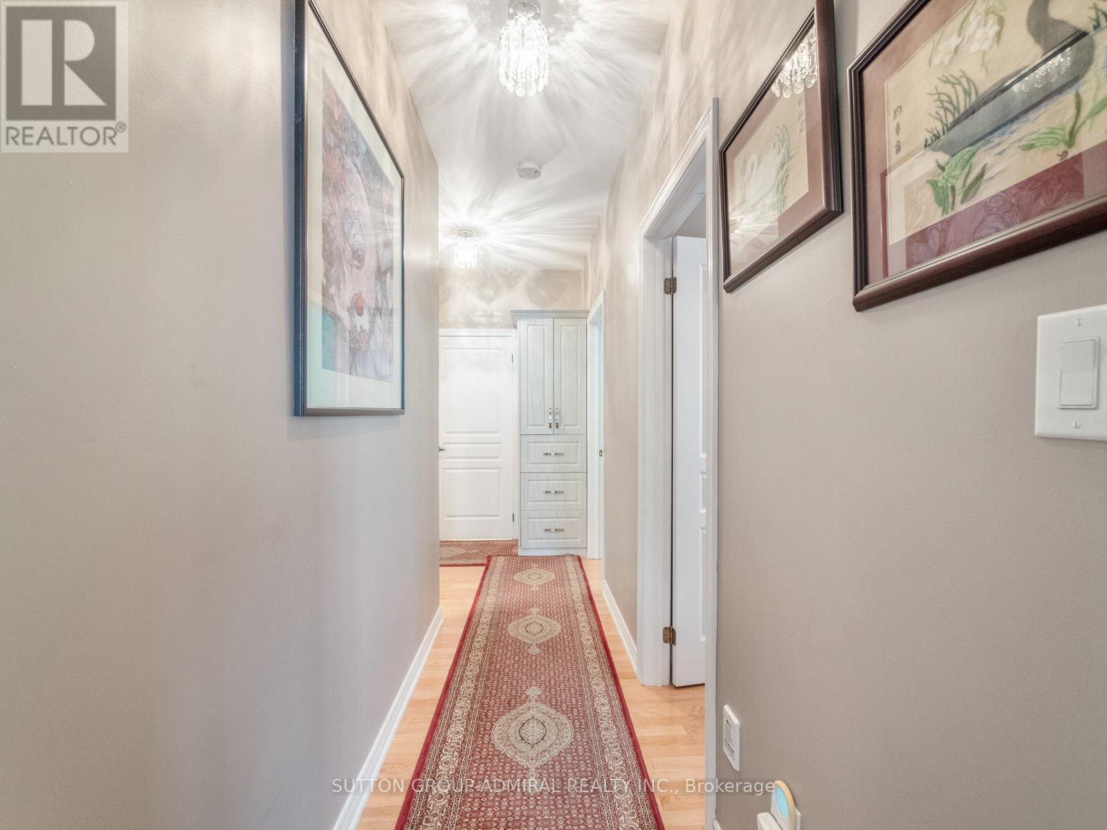 












8 LITTLE HANNAH LANE

,
Vaughan (Patterson),




Ontario
L6A0E3

