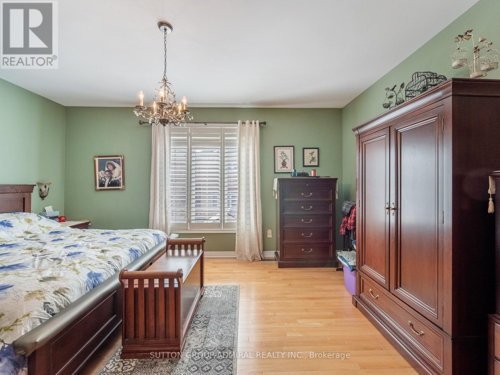 












8 LITTLE HANNAH LANE

,
Vaughan (Patterson),




Ontario
L6A0E3

