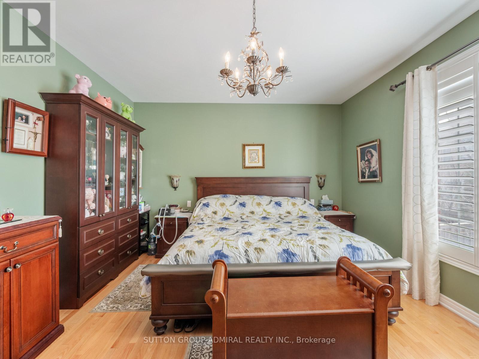 












8 LITTLE HANNAH LANE

,
Vaughan (Patterson),




Ontario
L6A0E3

