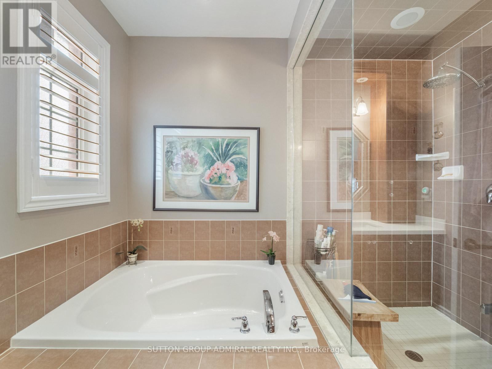 












8 LITTLE HANNAH LANE

,
Vaughan (Patterson),




Ontario
L6A0E3

