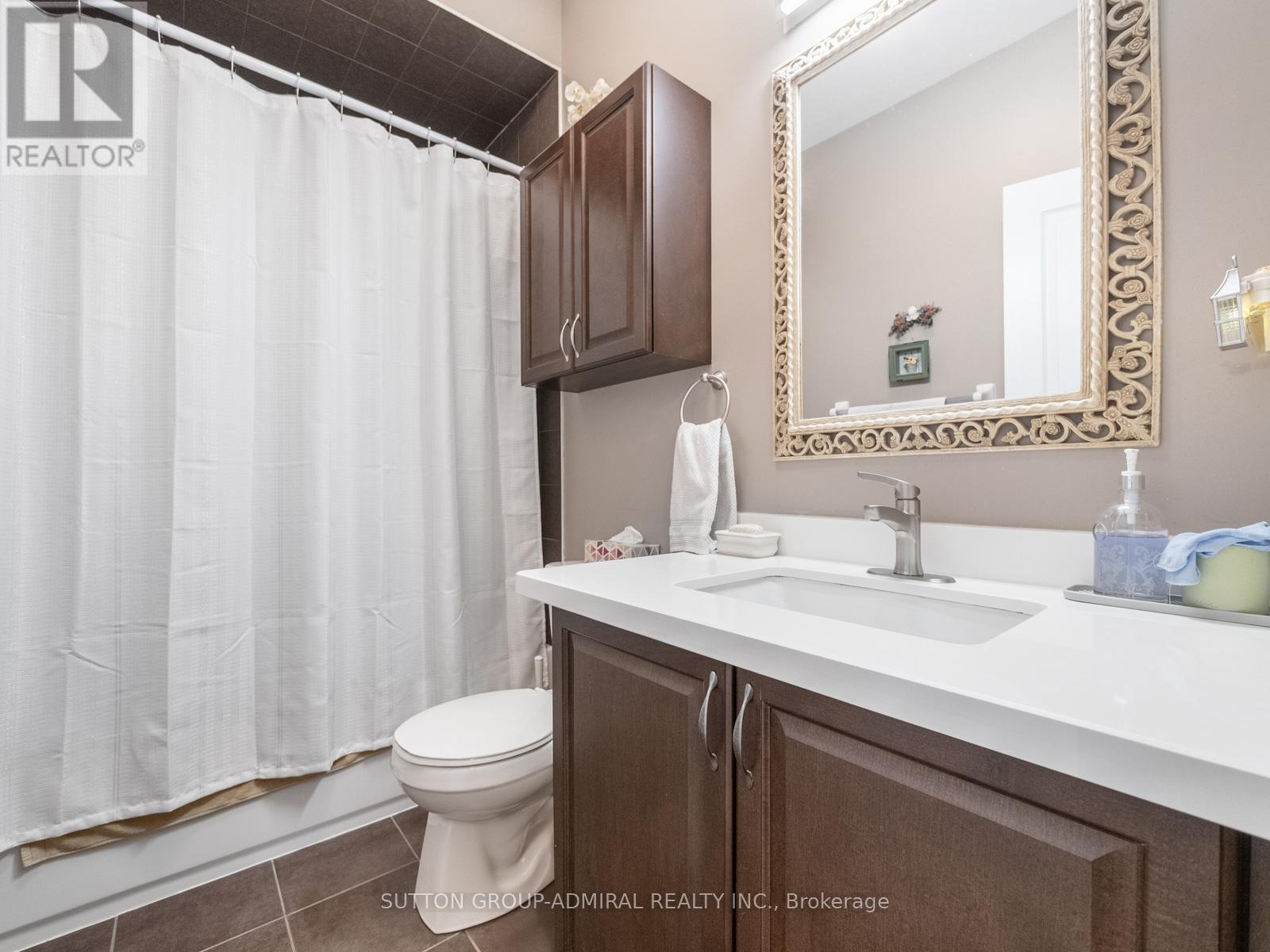 












8 LITTLE HANNAH LANE

,
Vaughan (Patterson),




Ontario
L6A0E3

