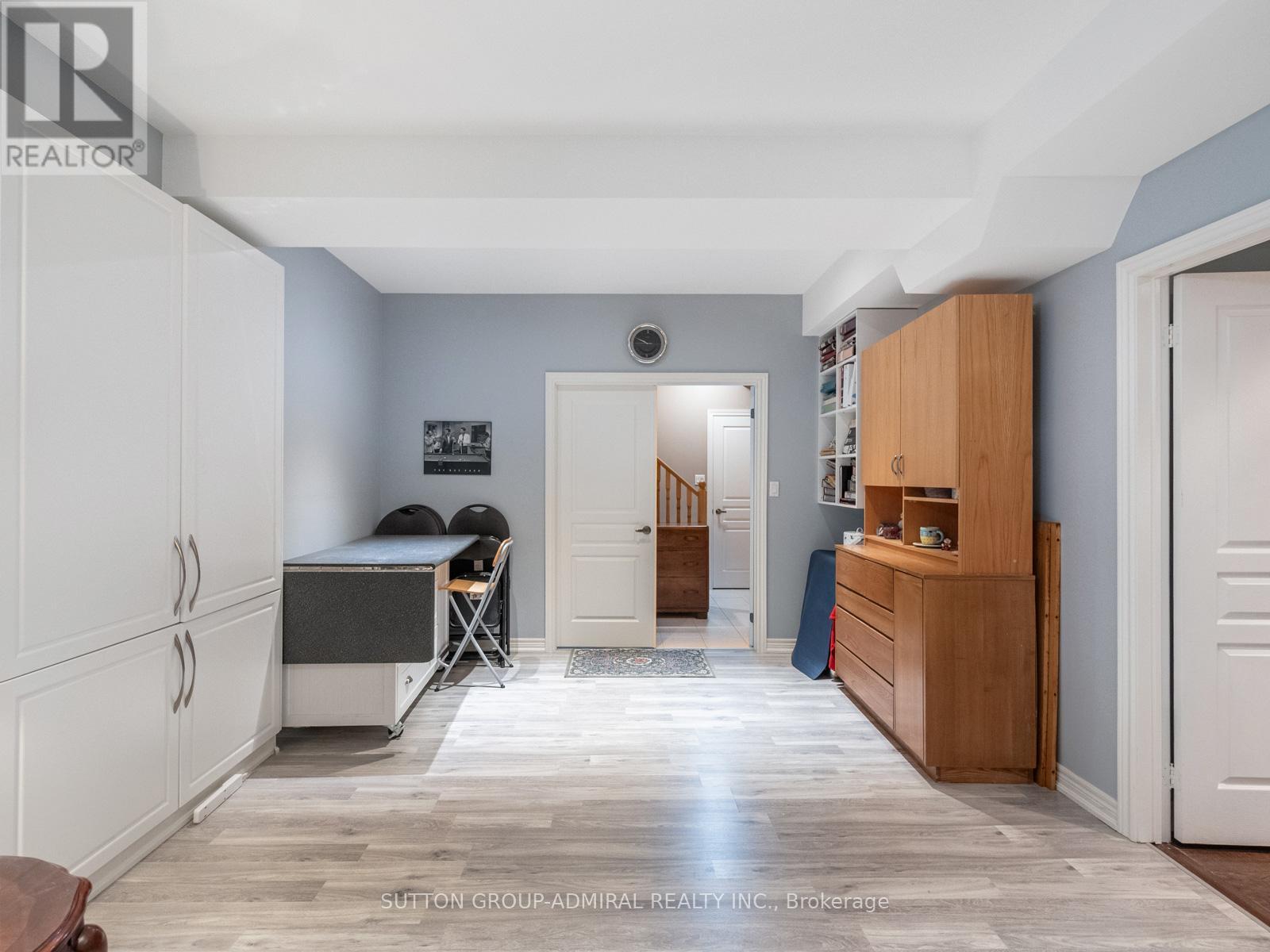 












8 LITTLE HANNAH LANE

,
Vaughan (Patterson),




Ontario
L6A0E3

