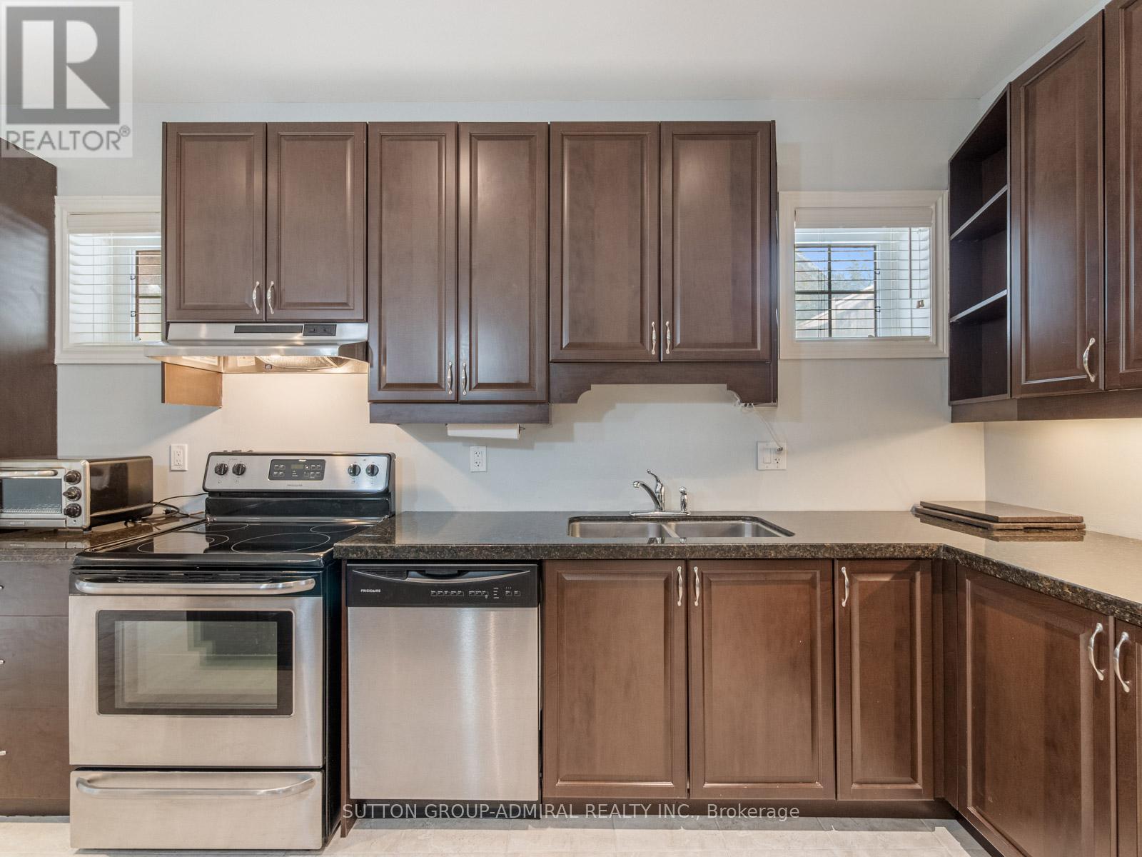 












8 LITTLE HANNAH LANE

,
Vaughan (Patterson),




Ontario
L6A0E3

