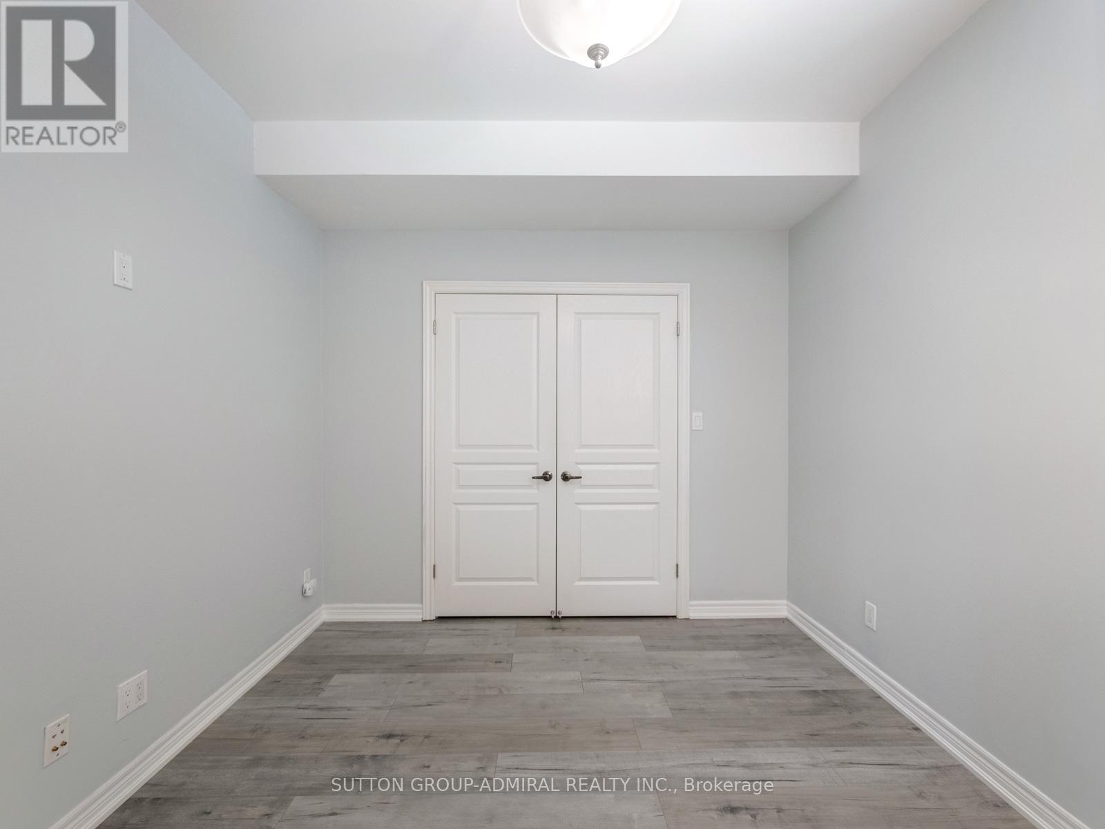 












8 LITTLE HANNAH LANE

,
Vaughan (Patterson),




Ontario
L6A0E3

