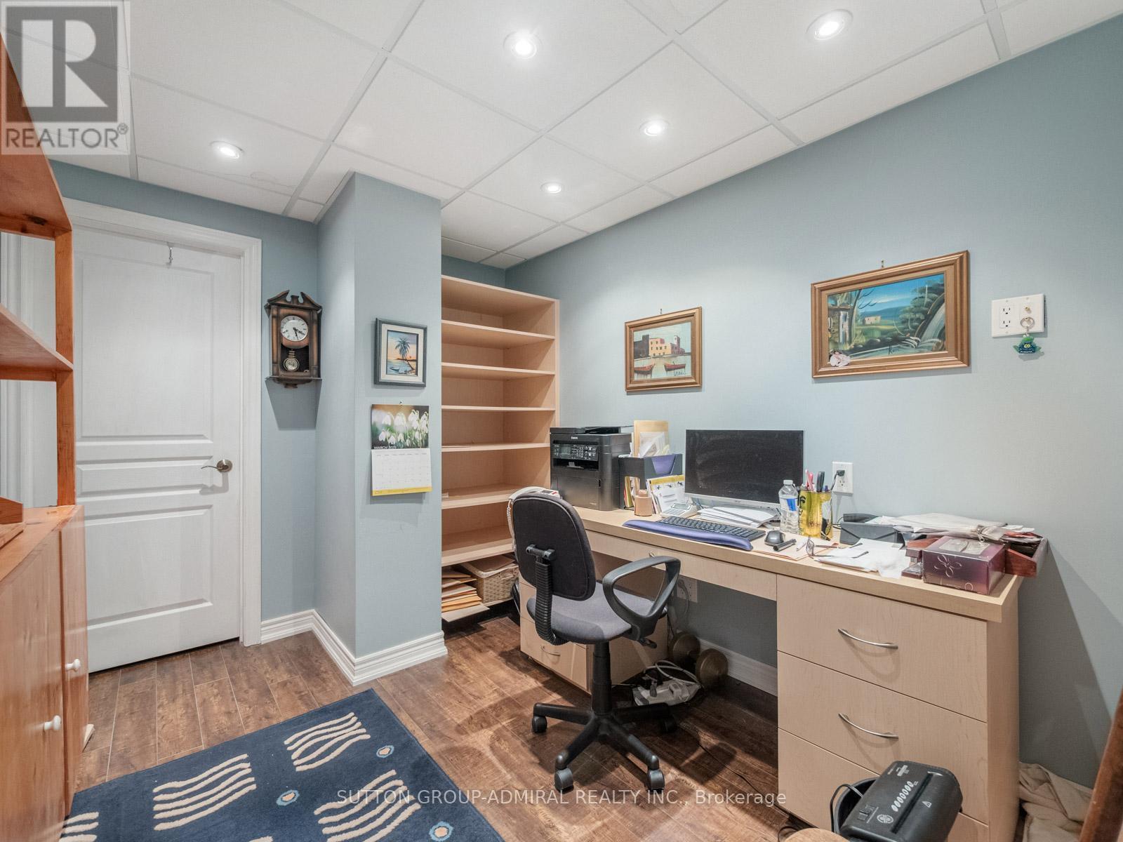 












8 LITTLE HANNAH LANE

,
Vaughan (Patterson),




Ontario
L6A0E3

