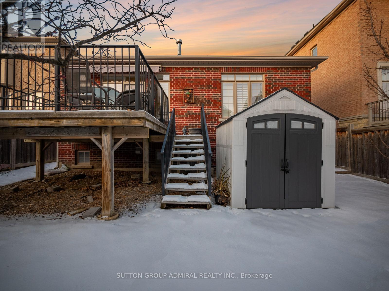 












8 LITTLE HANNAH LANE

,
Vaughan (Patterson),




Ontario
L6A0E3

